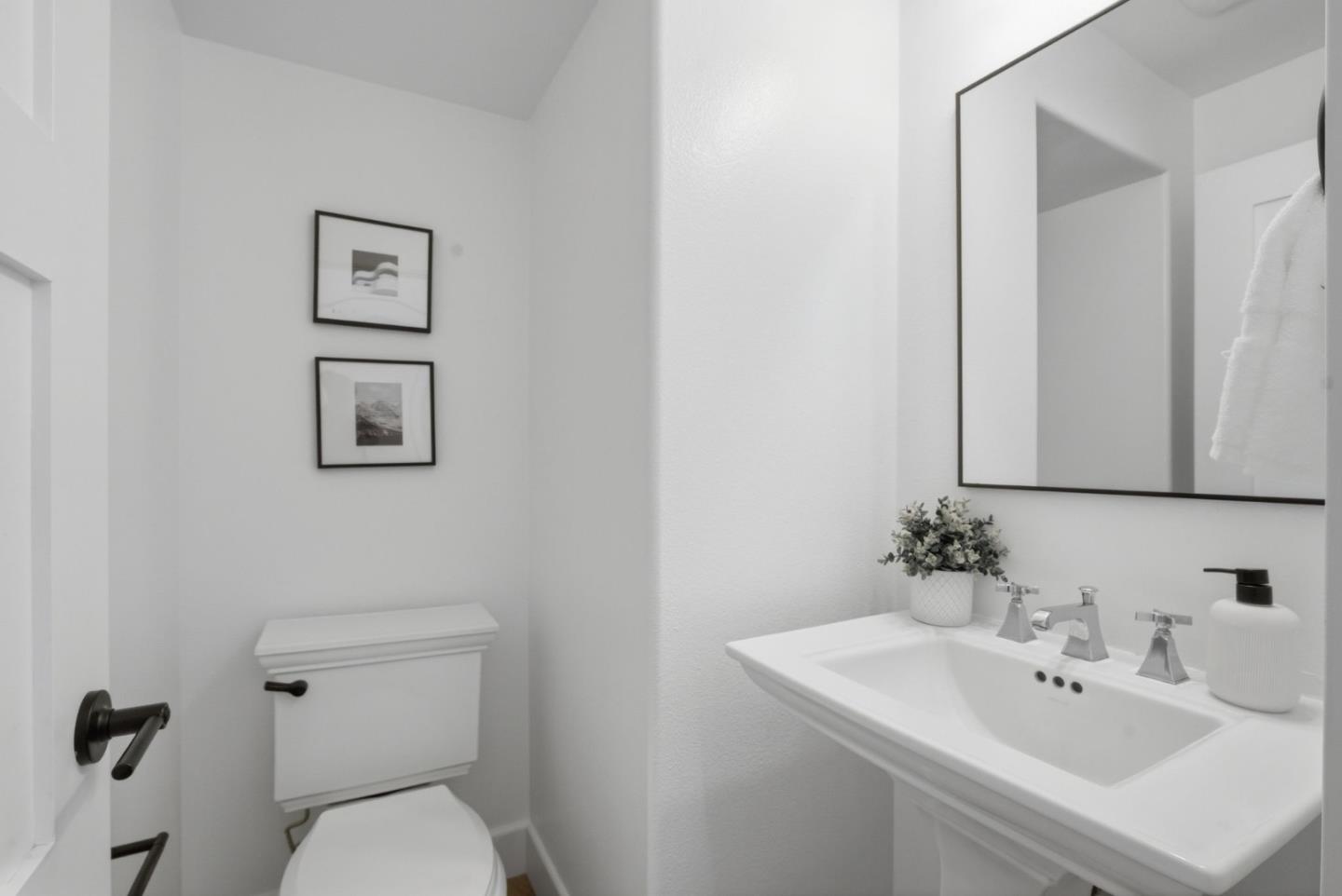 Detail Gallery Image 19 of 35 For 1336 Dahlia Loop, San Jose,  CA 95126 - 3 Beds | 2/1 Baths