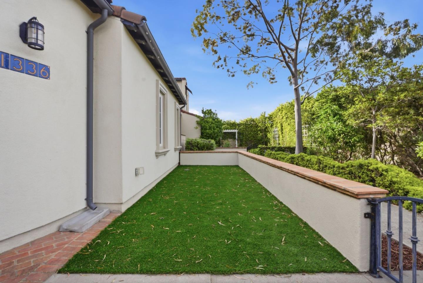 Detail Gallery Image 26 of 35 For 1336 Dahlia Loop, San Jose,  CA 95126 - 3 Beds | 2/1 Baths