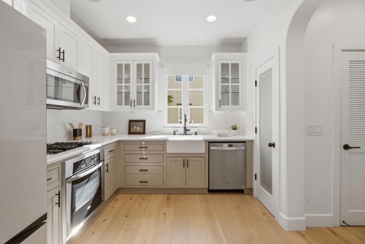 Detail Gallery Image 6 of 35 For 1336 Dahlia Loop, San Jose,  CA 95126 - 3 Beds | 2/1 Baths