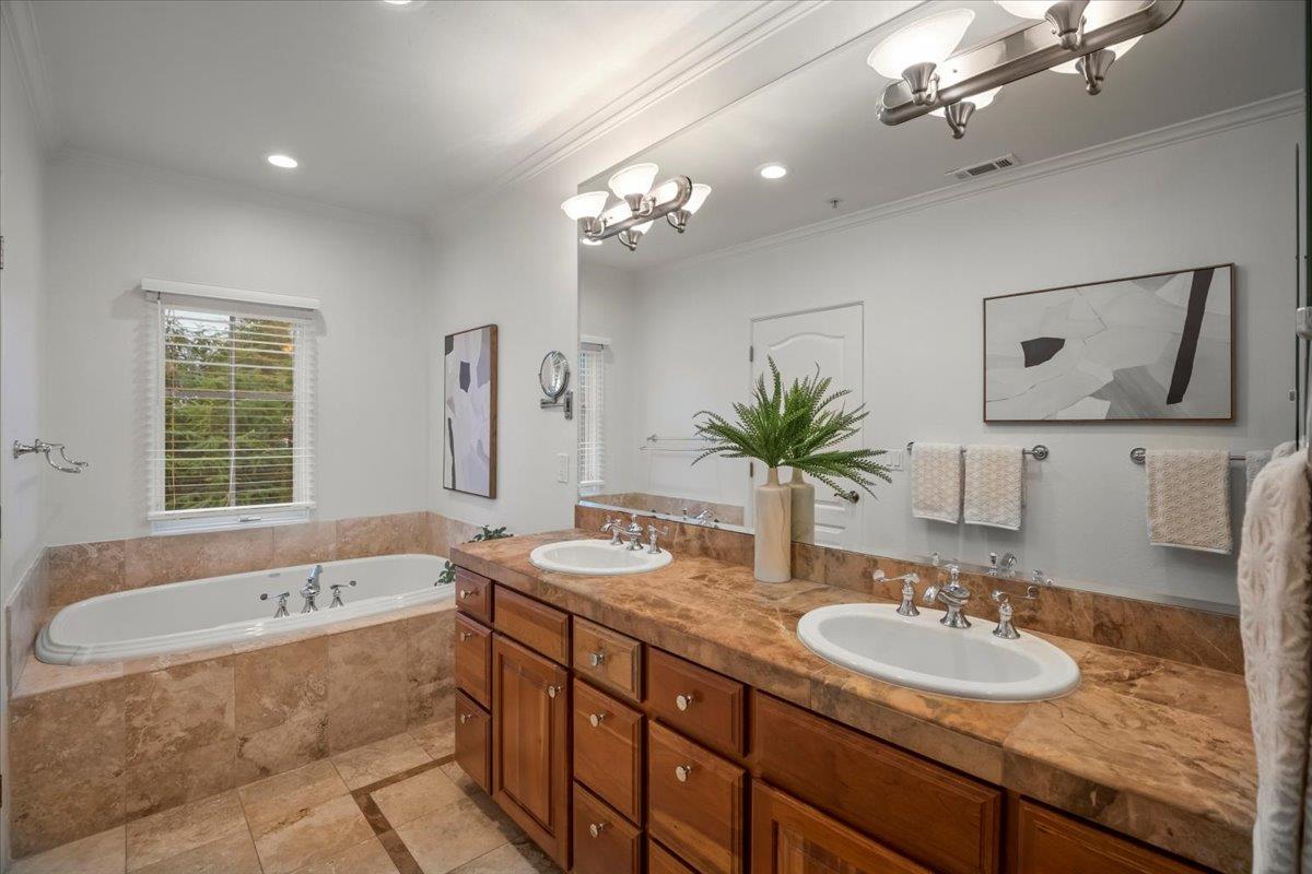 Detail Gallery Image 13 of 22 For 486 Gabilan St, Los Altos,  CA 94022 - 3 Beds | 2/1 Baths