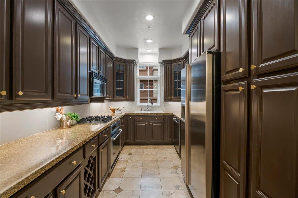 Detail Gallery Image 7 of 22 For 486 Gabilan St, Los Altos,  CA 94022 - 3 Beds | 2/1 Baths