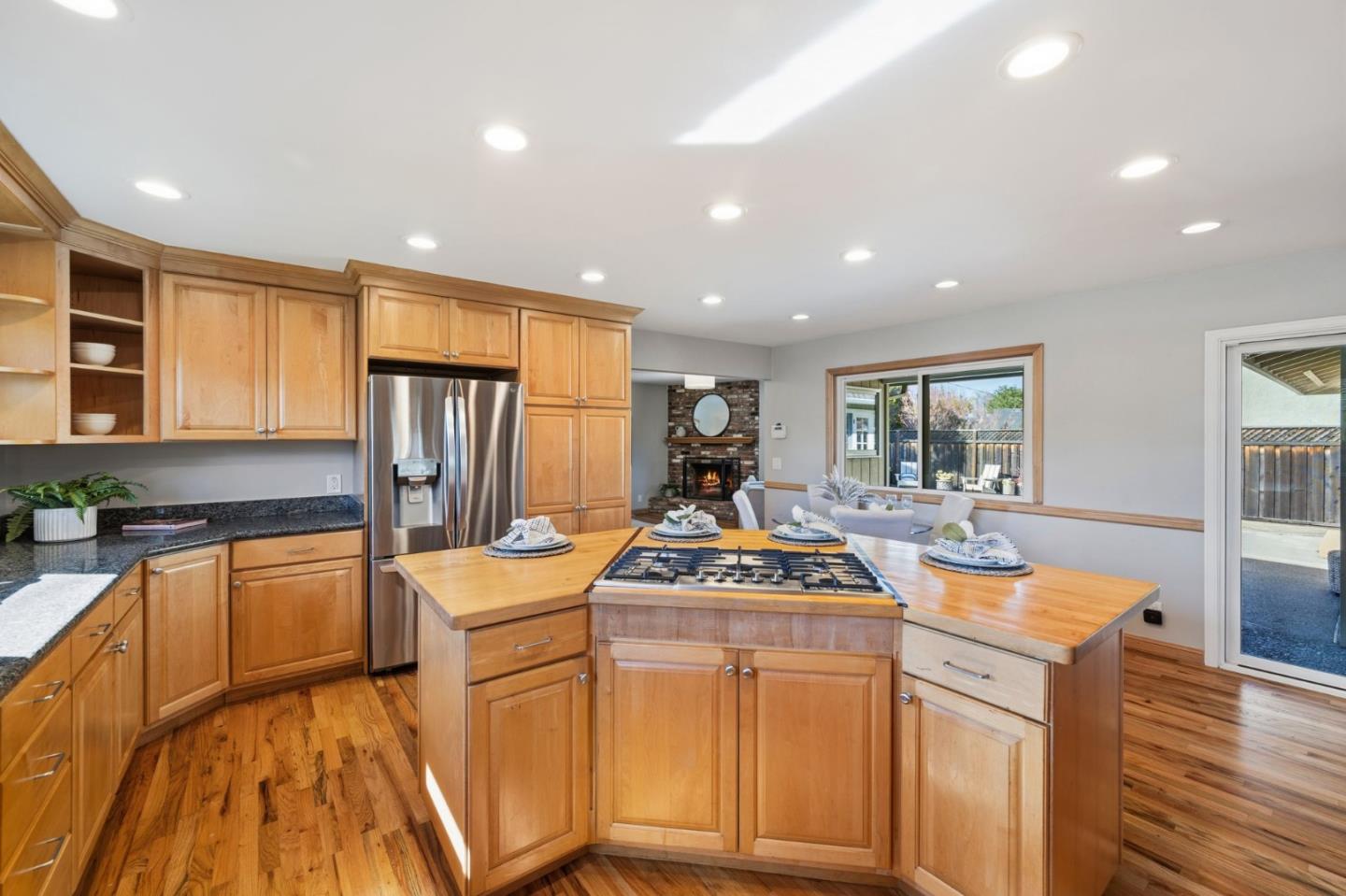 Detail Gallery Image 13 of 42 For 1259 N Central Ave, San Jose,  CA 95128 - 5 Beds | 3 Baths