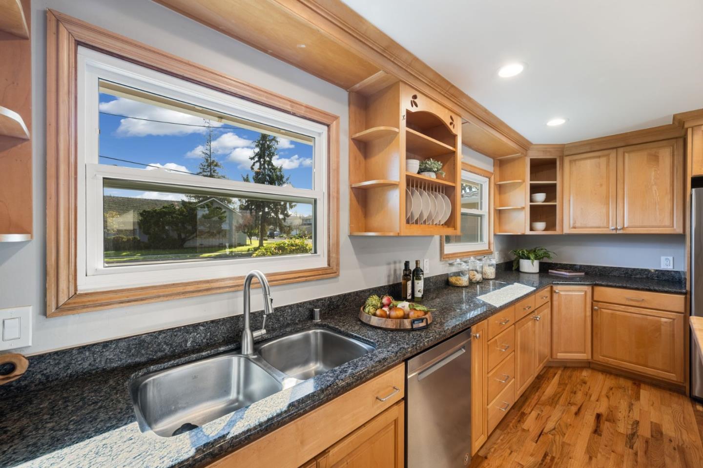 Detail Gallery Image 15 of 42 For 1259 N Central Ave, San Jose,  CA 95128 - 5 Beds | 3 Baths