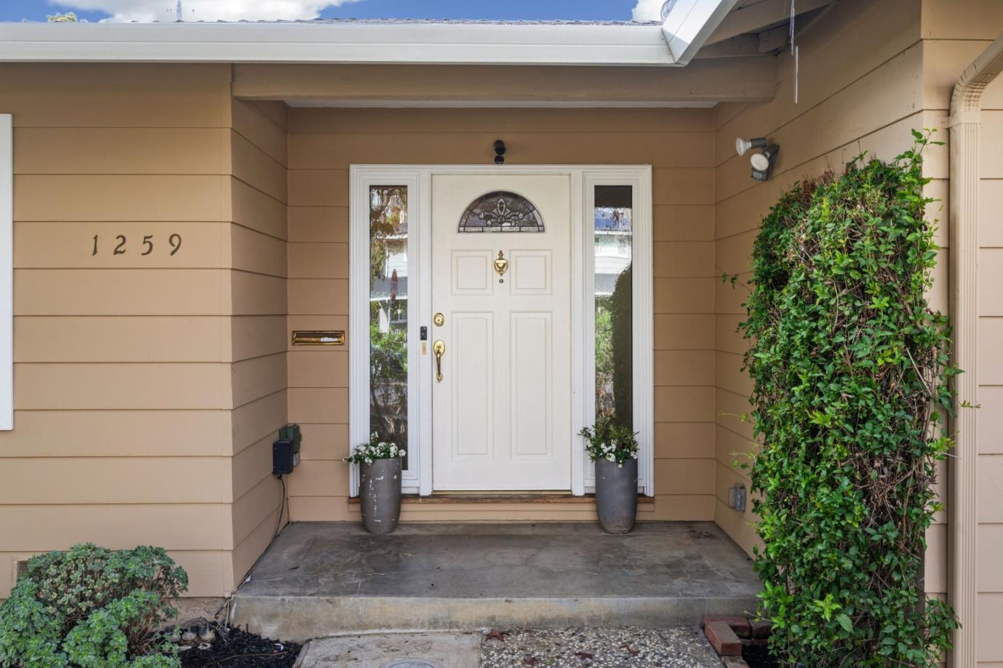 Detail Gallery Image 4 of 42 For 1259 N Central Ave, San Jose,  CA 95128 - 5 Beds | 3 Baths