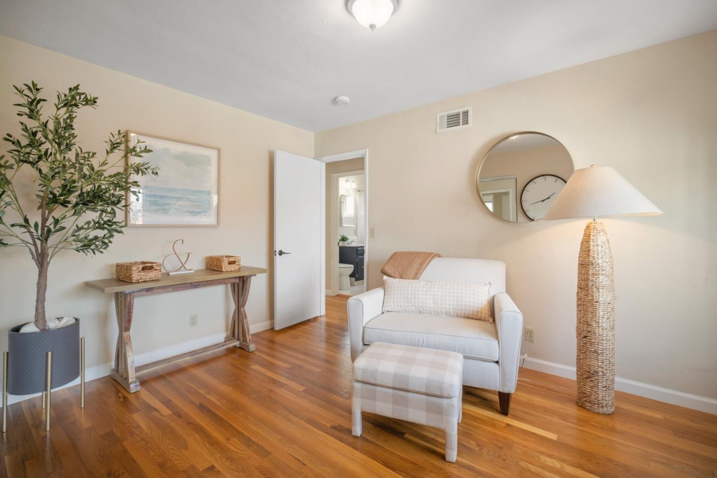 Detail Gallery Image 13 of 33 For 1077 Cadiz Ct, Seaside,  CA 93955 - 4 Beds | 2/1 Baths