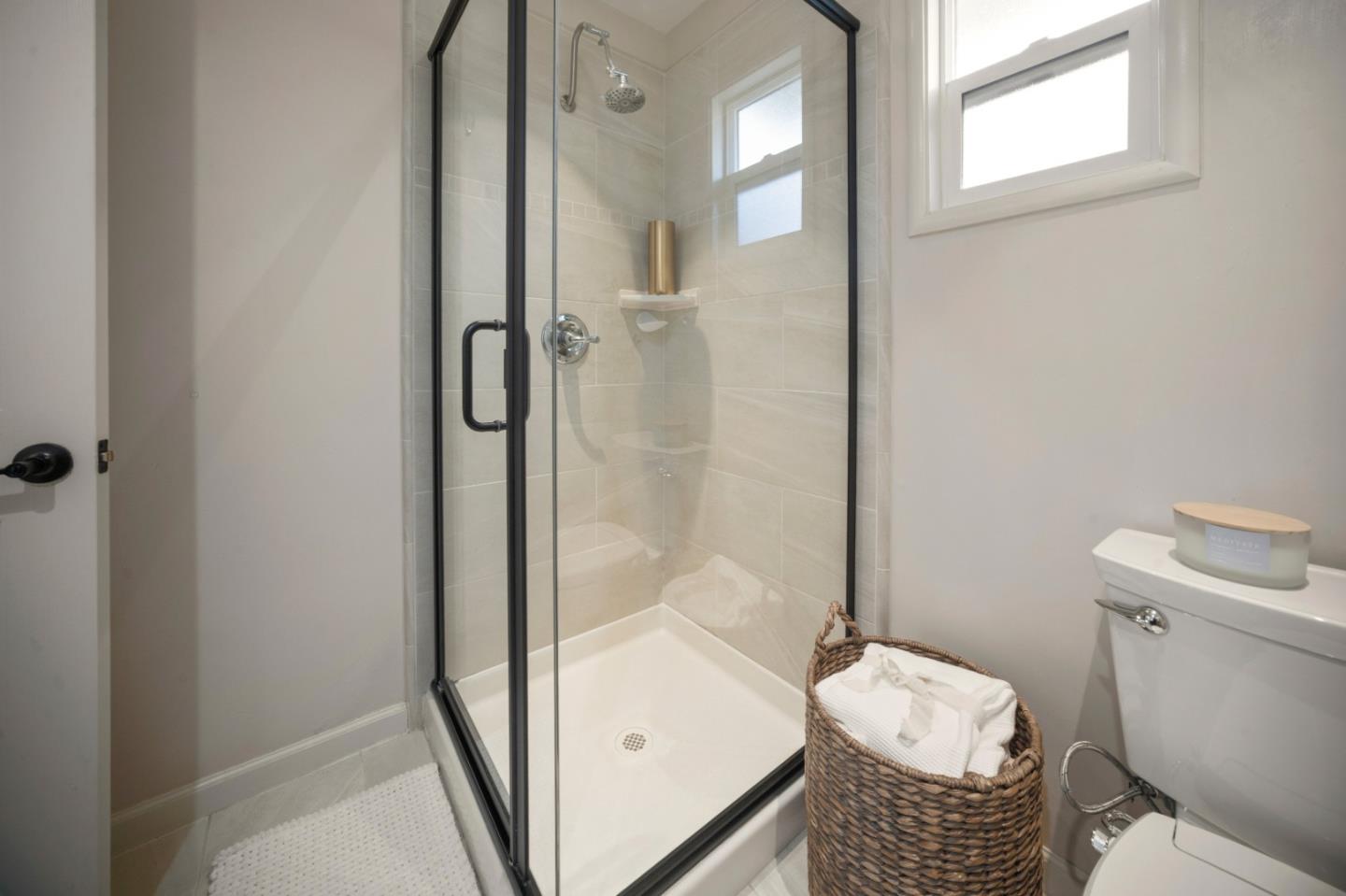 Detail Gallery Image 17 of 33 For 1077 Cadiz Ct, Seaside,  CA 93955 - 4 Beds | 2/1 Baths