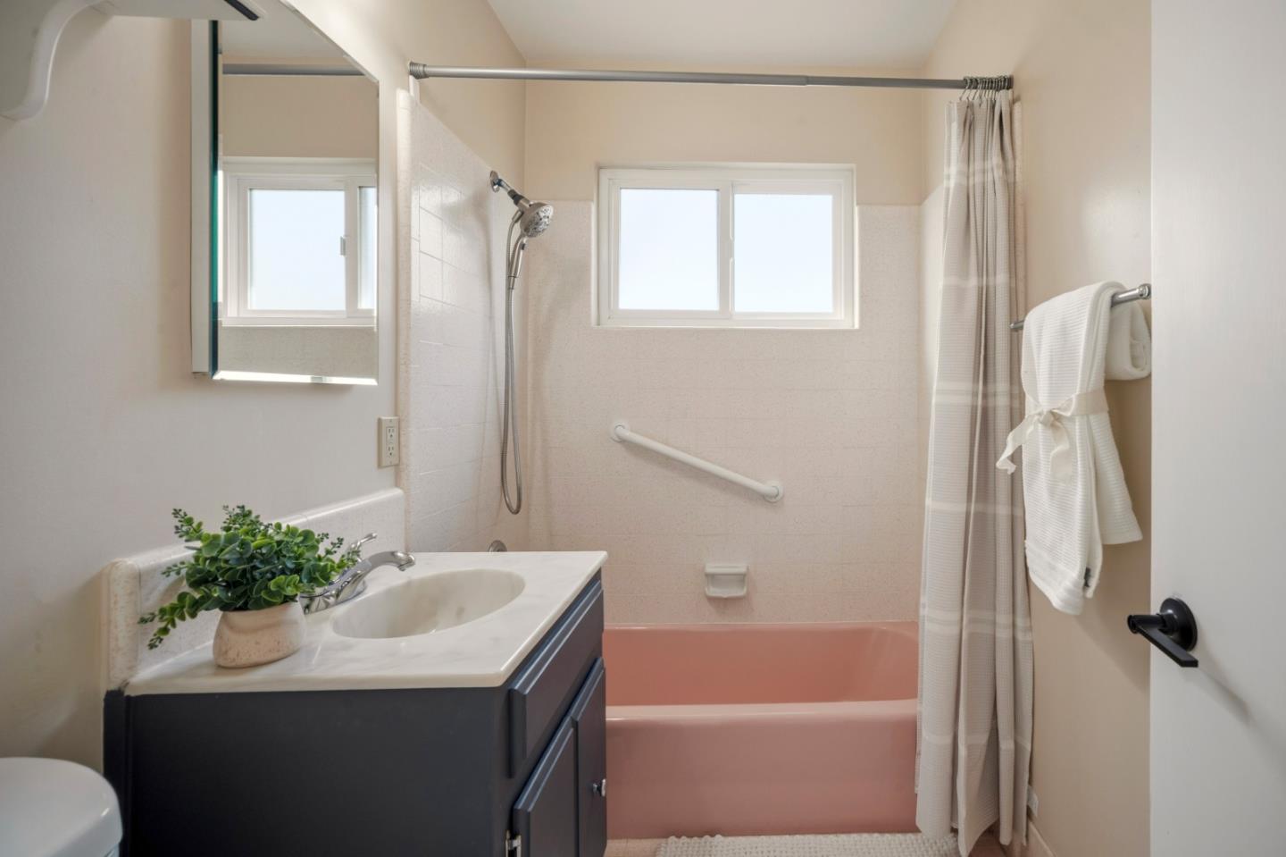 Detail Gallery Image 21 of 33 For 1077 Cadiz Ct, Seaside,  CA 93955 - 4 Beds | 2/1 Baths