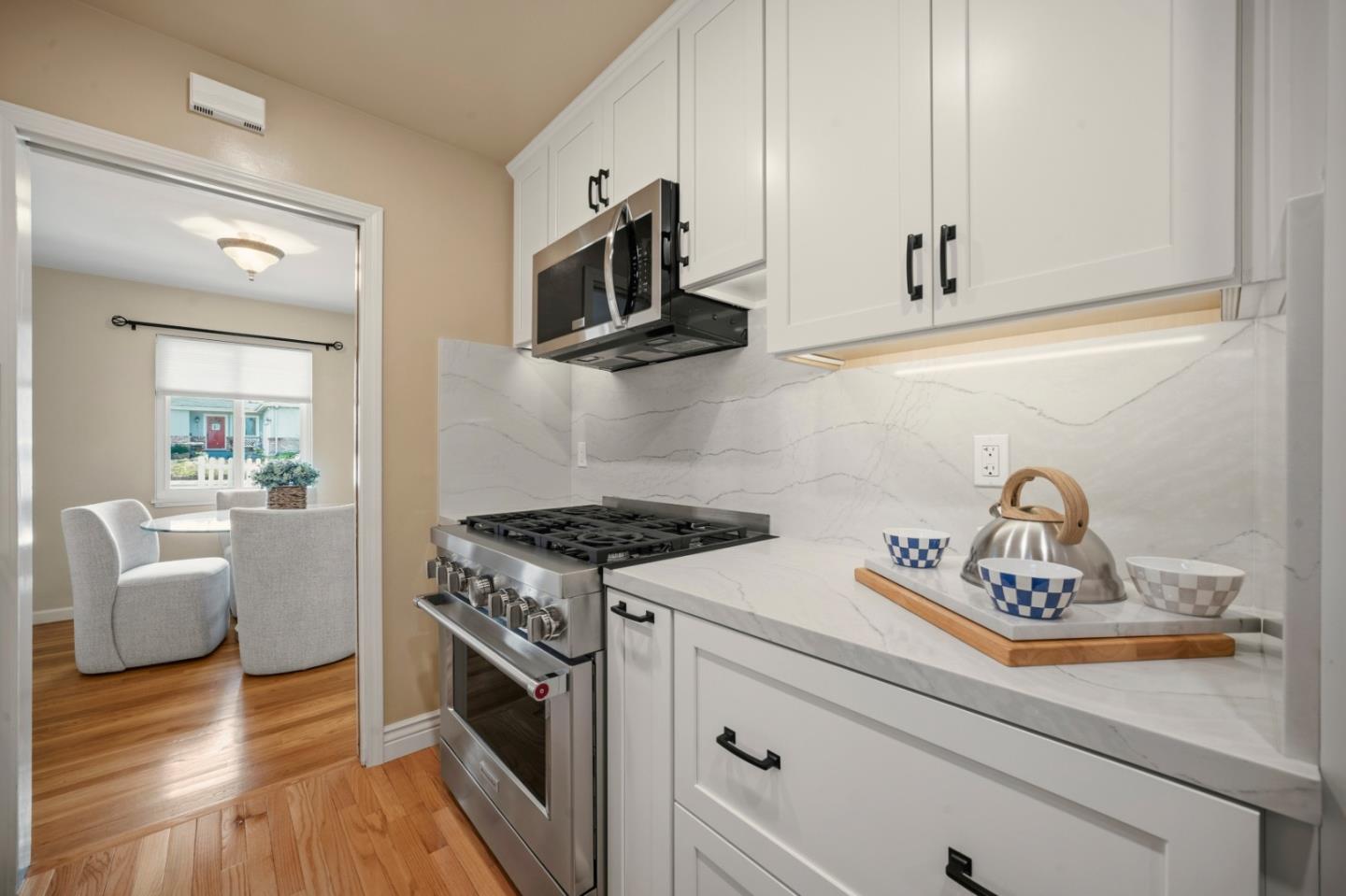 Detail Gallery Image 4 of 33 For 1077 Cadiz Ct, Seaside,  CA 93955 - 4 Beds | 2/1 Baths