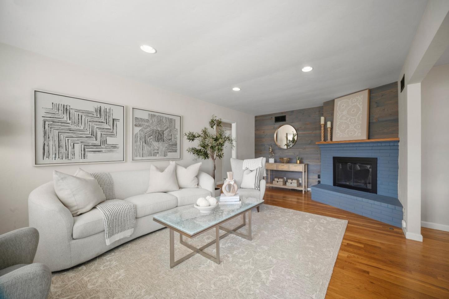 Detail Gallery Image 6 of 33 For 1077 Cadiz Ct, Seaside,  CA 93955 - 4 Beds | 2/1 Baths