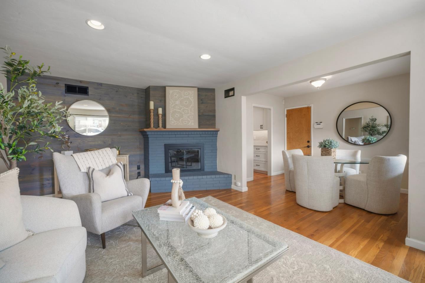 Detail Gallery Image 7 of 33 For 1077 Cadiz Ct, Seaside,  CA 93955 - 4 Beds | 2/1 Baths