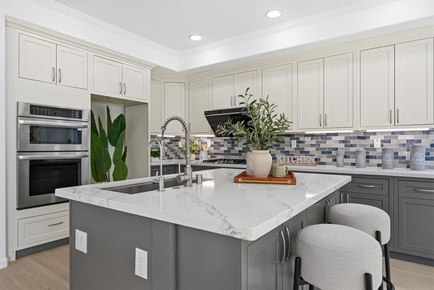 Detail Gallery Image 13 of 47 For 34306 Torrey Pine Ln, Union City,  CA 94587 - 5 Beds | 3/1 Baths