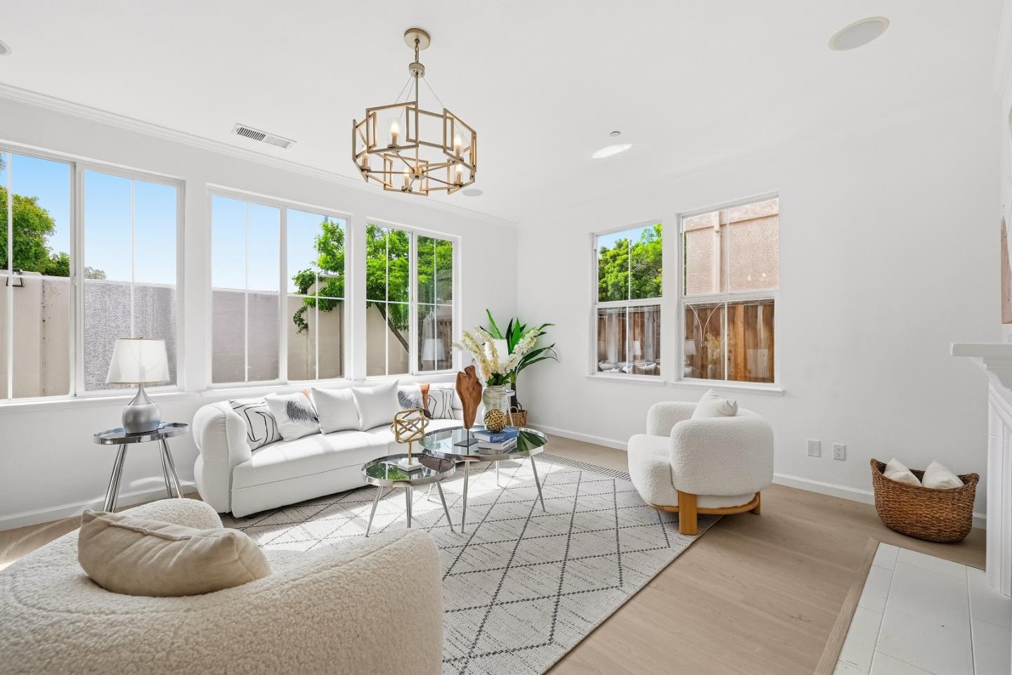 Detail Gallery Image 17 of 47 For 34306 Torrey Pine Ln, Union City,  CA 94587 - 5 Beds | 3/1 Baths