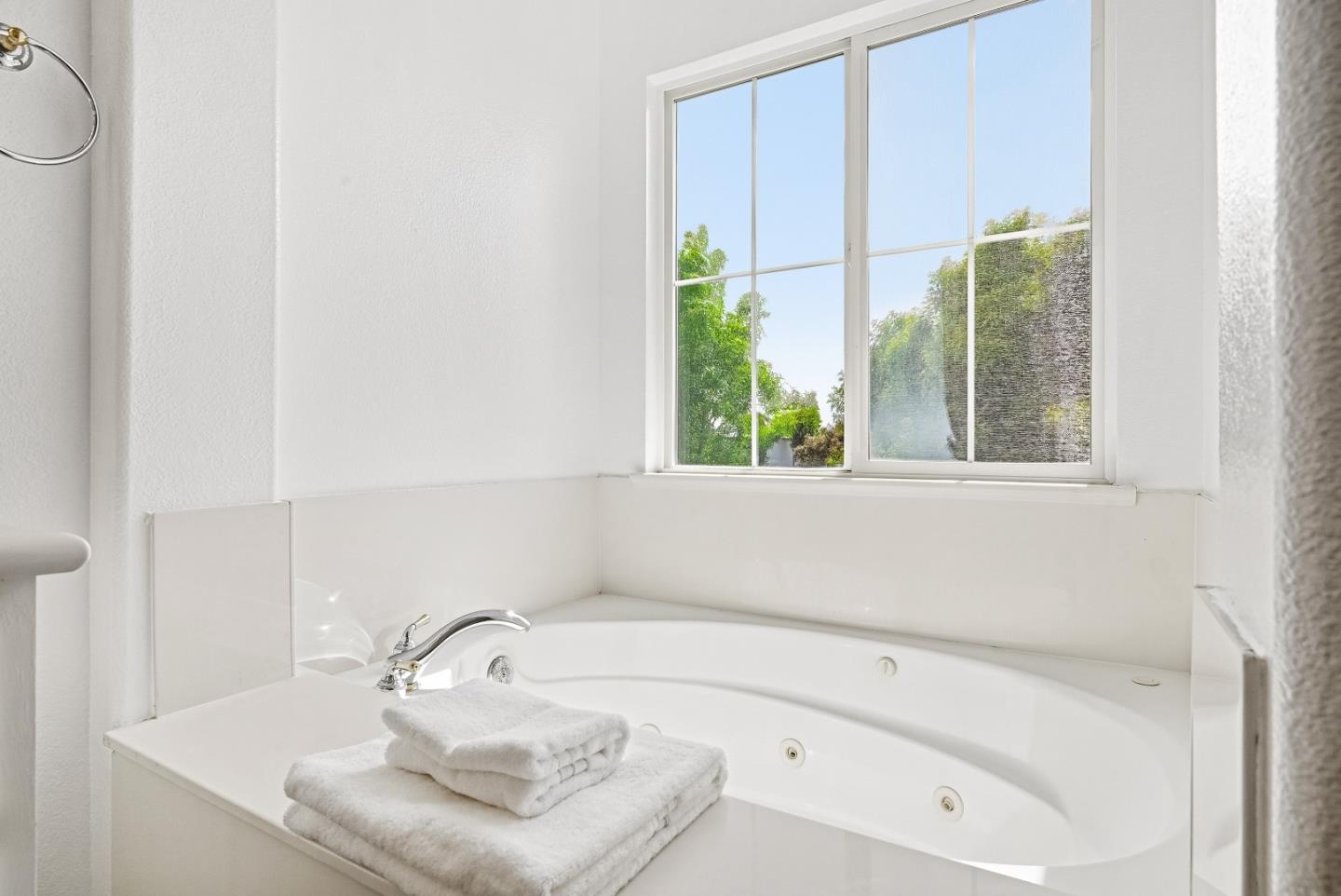 Detail Gallery Image 27 of 47 For 34306 Torrey Pine Ln, Union City,  CA 94587 - 5 Beds | 3/1 Baths