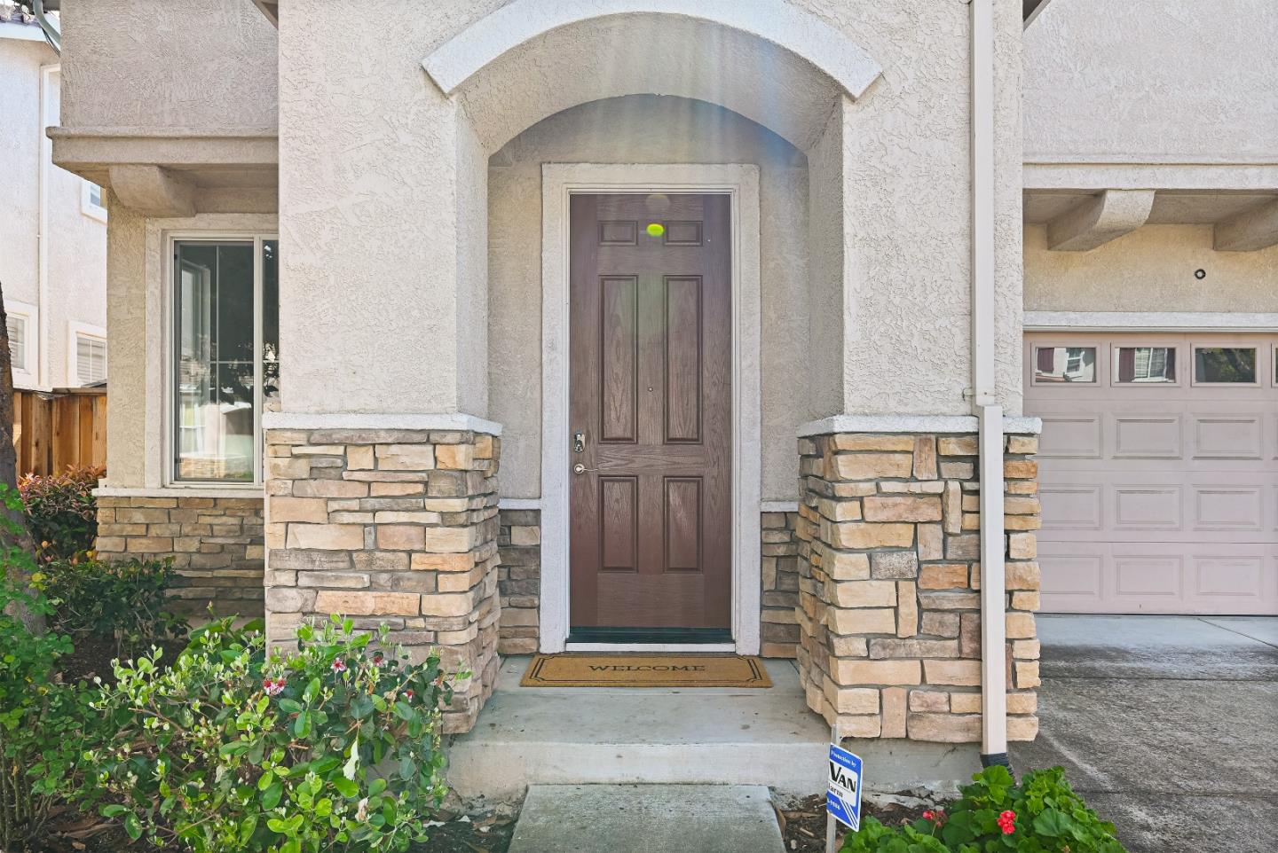 Detail Gallery Image 3 of 47 For 34306 Torrey Pine Ln, Union City,  CA 94587 - 5 Beds | 3/1 Baths