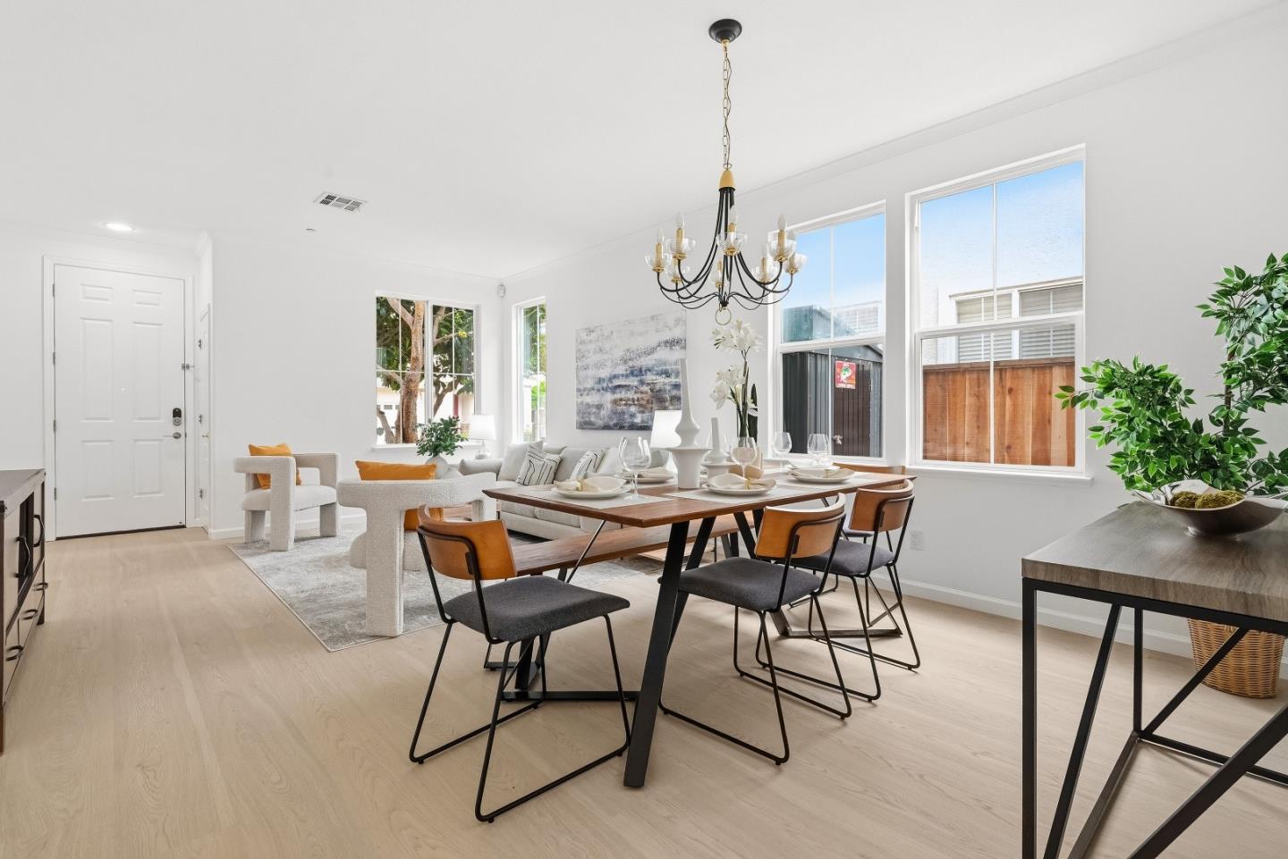 Detail Gallery Image 7 of 47 For 34306 Torrey Pine Ln, Union City,  CA 94587 - 5 Beds | 3/1 Baths