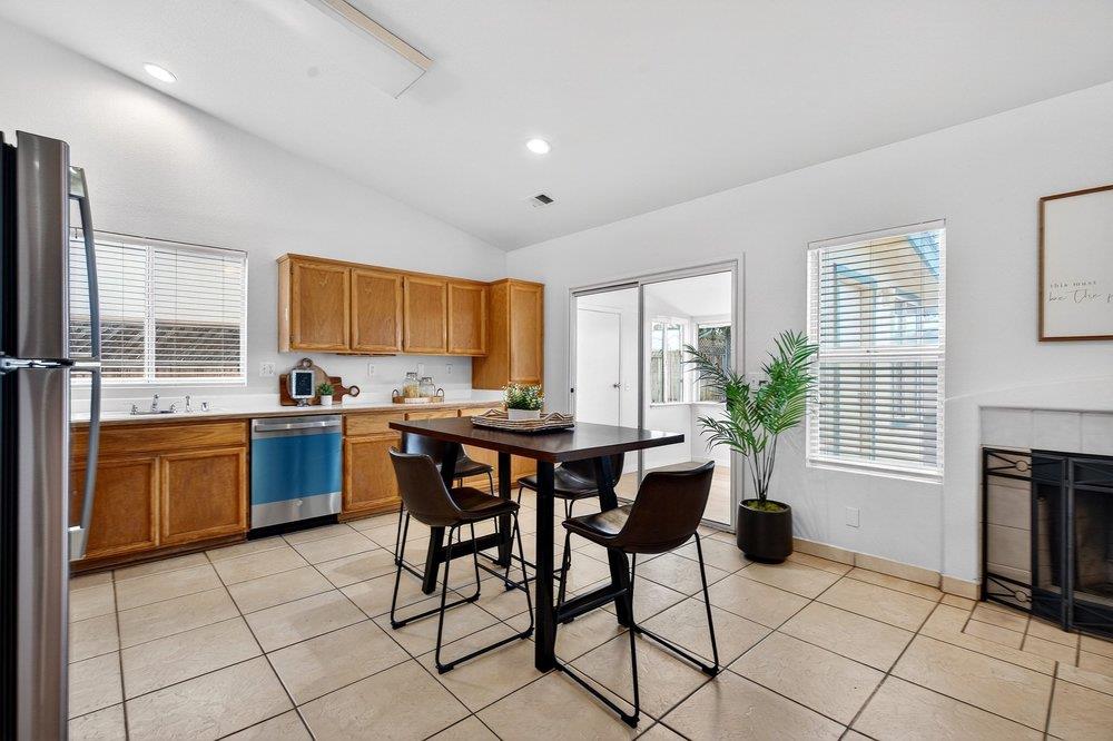 Detail Gallery Image 13 of 36 For 2430 Valley View Rd, Hollister,  CA 95023 - 4 Beds | 2 Baths