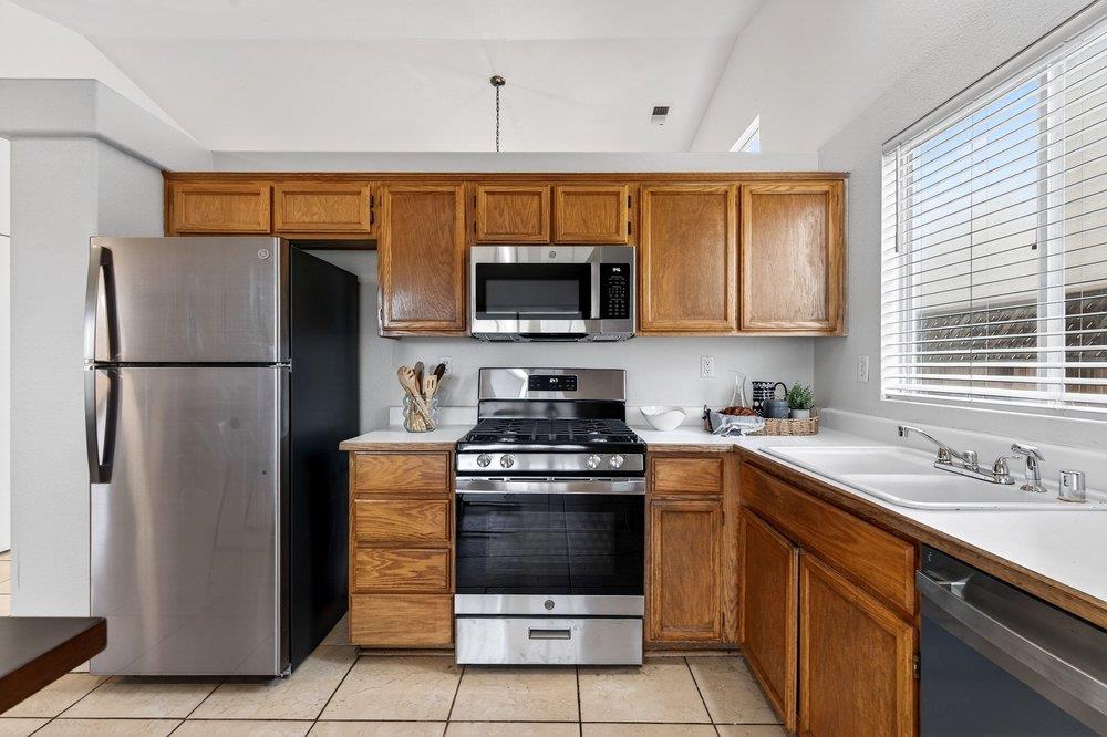 Detail Gallery Image 15 of 36 For 2430 Valley View Rd, Hollister,  CA 95023 - 4 Beds | 2 Baths