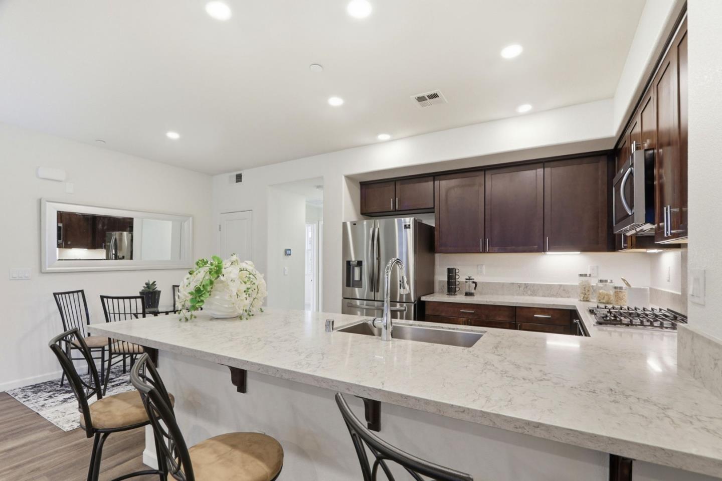 Detail Gallery Image 10 of 39 For 637 Clover, Milpitas,  CA 95035 - 2 Beds | 2 Baths