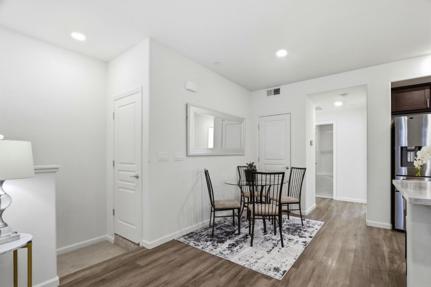 Detail Gallery Image 13 of 39 For 637 Clover, Milpitas,  CA 95035 - 2 Beds | 2 Baths