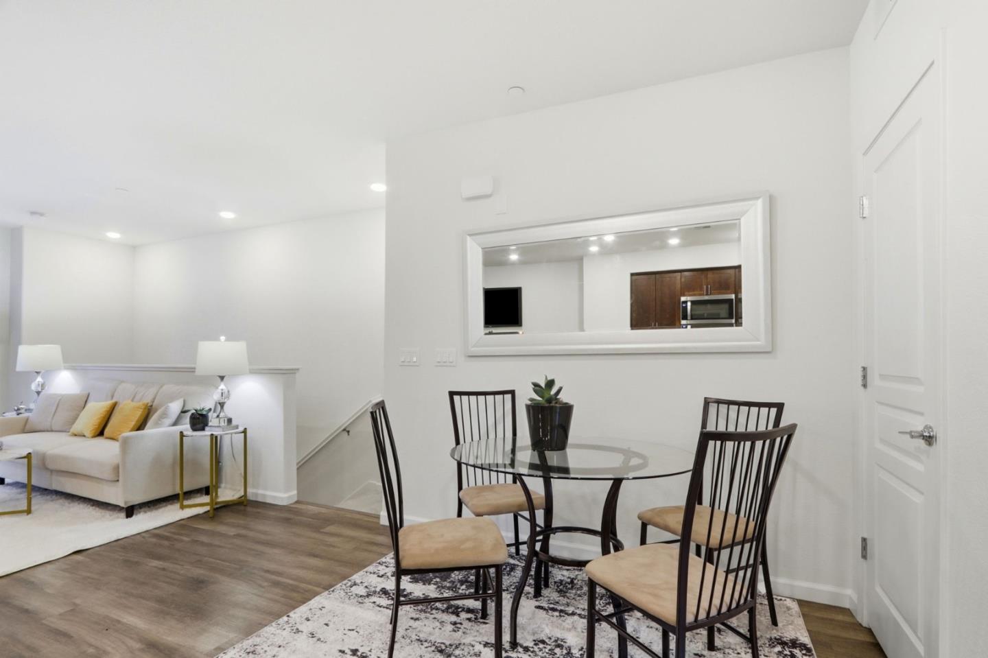 Detail Gallery Image 14 of 39 For 637 Clover, Milpitas,  CA 95035 - 2 Beds | 2 Baths