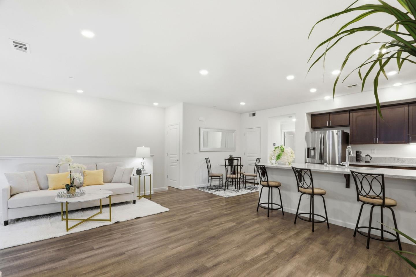 Detail Gallery Image 2 of 39 For 637 Clover, Milpitas,  CA 95035 - 2 Beds | 2 Baths