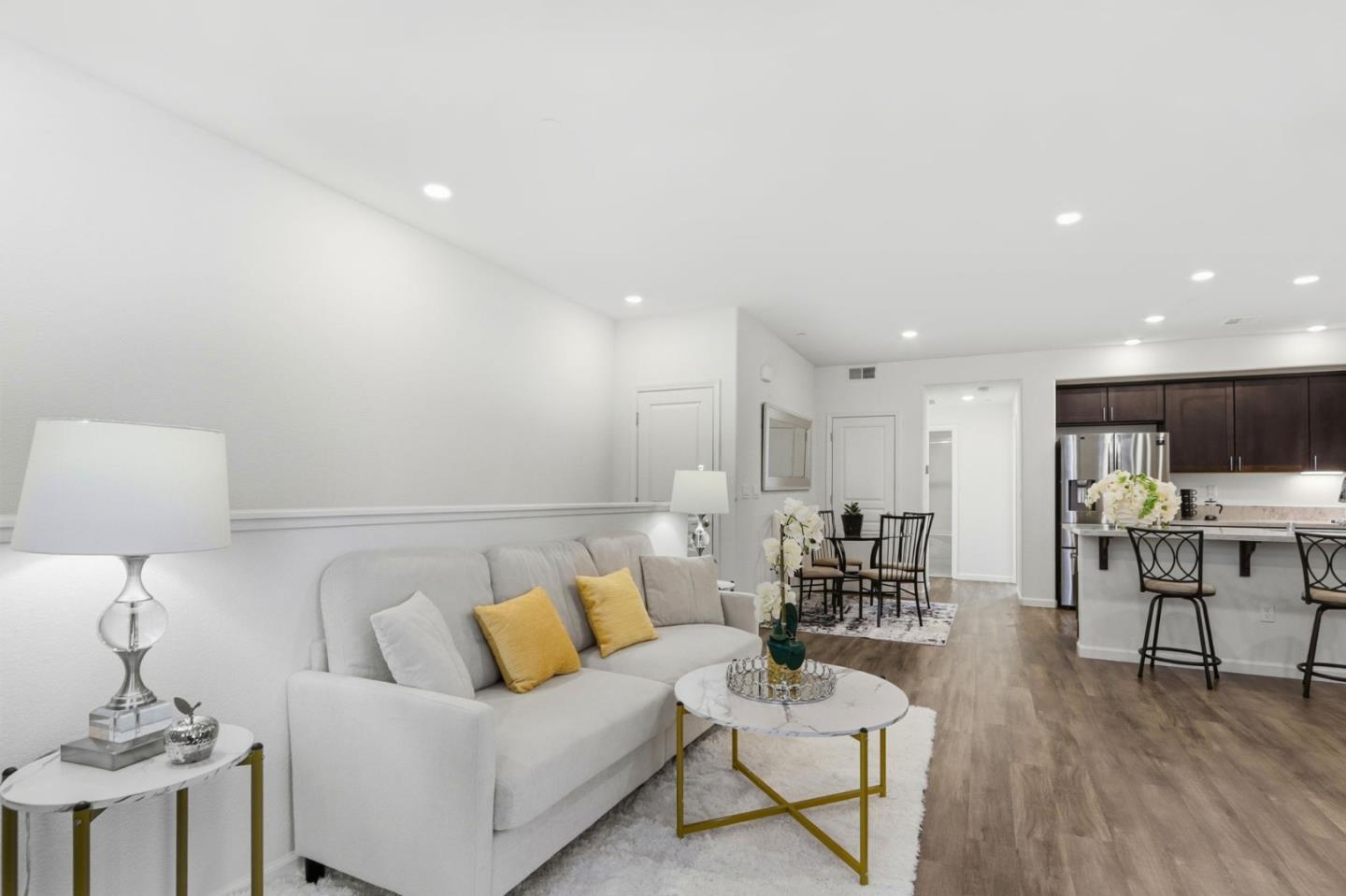 Detail Gallery Image 5 of 39 For 637 Clover, Milpitas,  CA 95035 - 2 Beds | 2 Baths