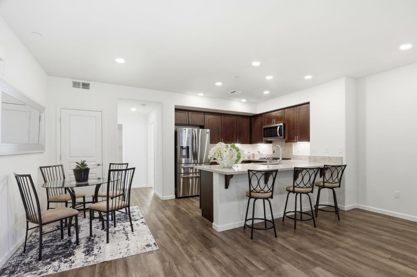 Detail Gallery Image 8 of 39 For 637 Clover, Milpitas,  CA 95035 - 2 Beds | 2 Baths