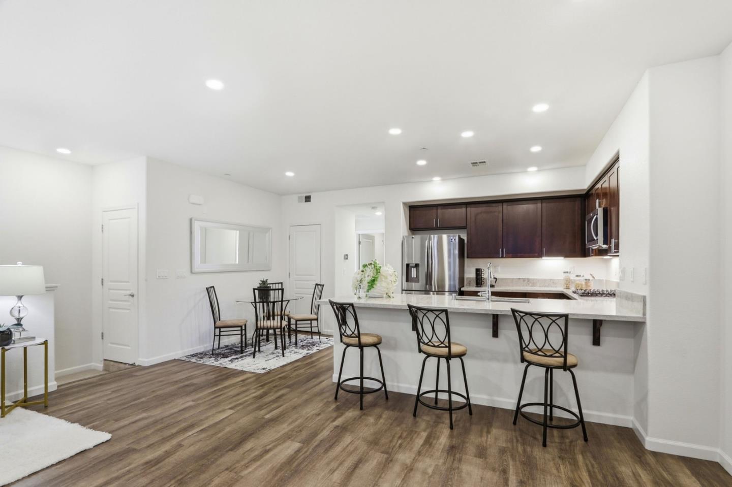 Detail Gallery Image 9 of 39 For 637 Clover, Milpitas,  CA 95035 - 2 Beds | 2 Baths