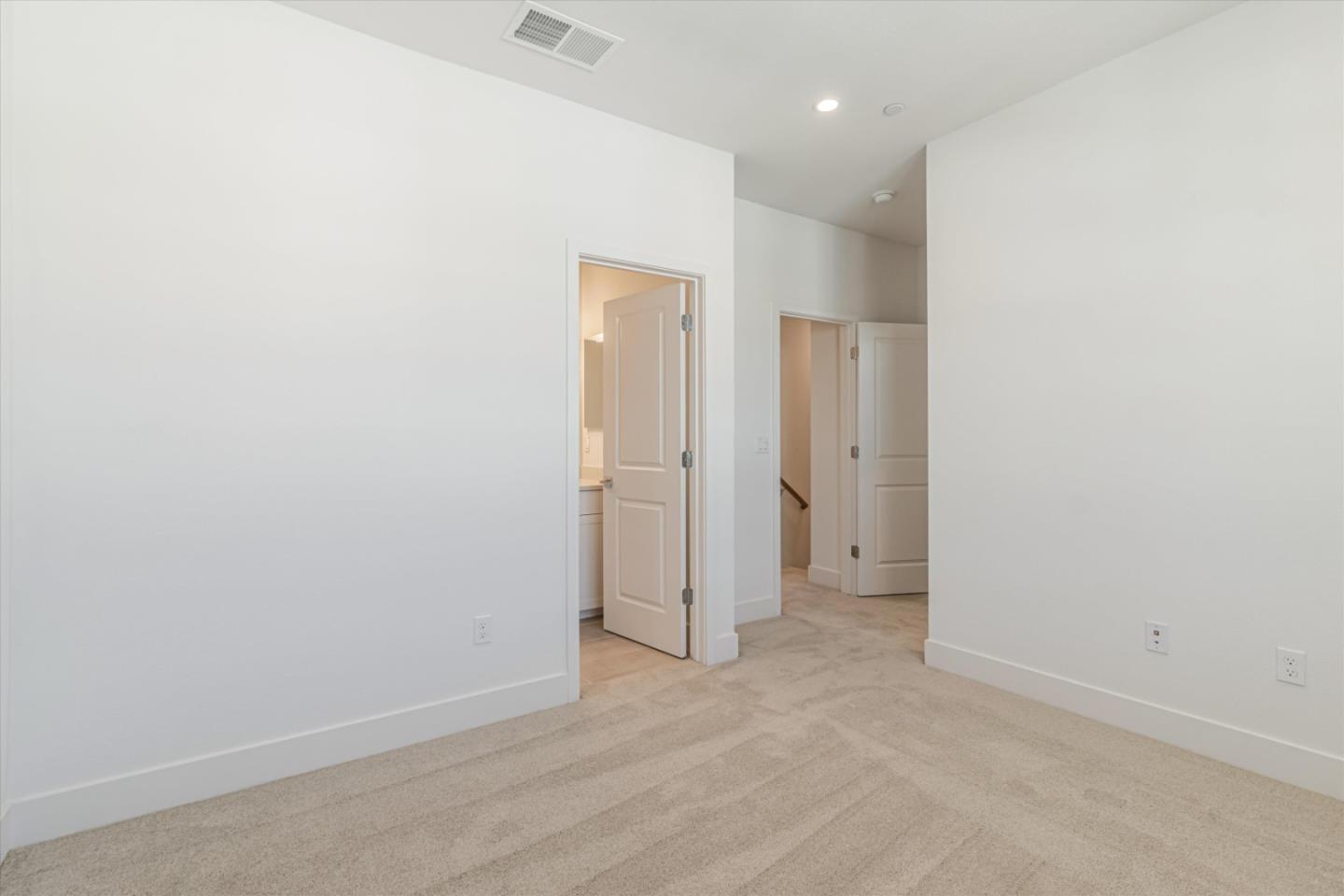 Detail Gallery Image 10 of 24 For 132 Oak Cir, Walnut Creek,  CA 94597 - 3 Beds | 3/1 Baths