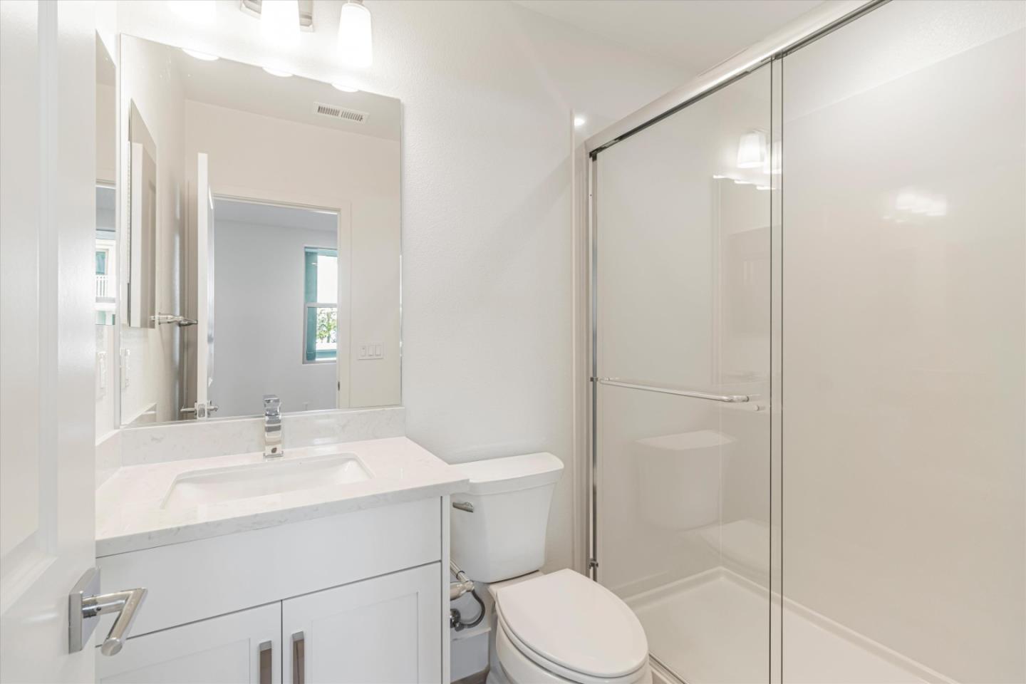 Detail Gallery Image 13 of 24 For 132 Oak Cir, Walnut Creek,  CA 94597 - 3 Beds | 3/1 Baths