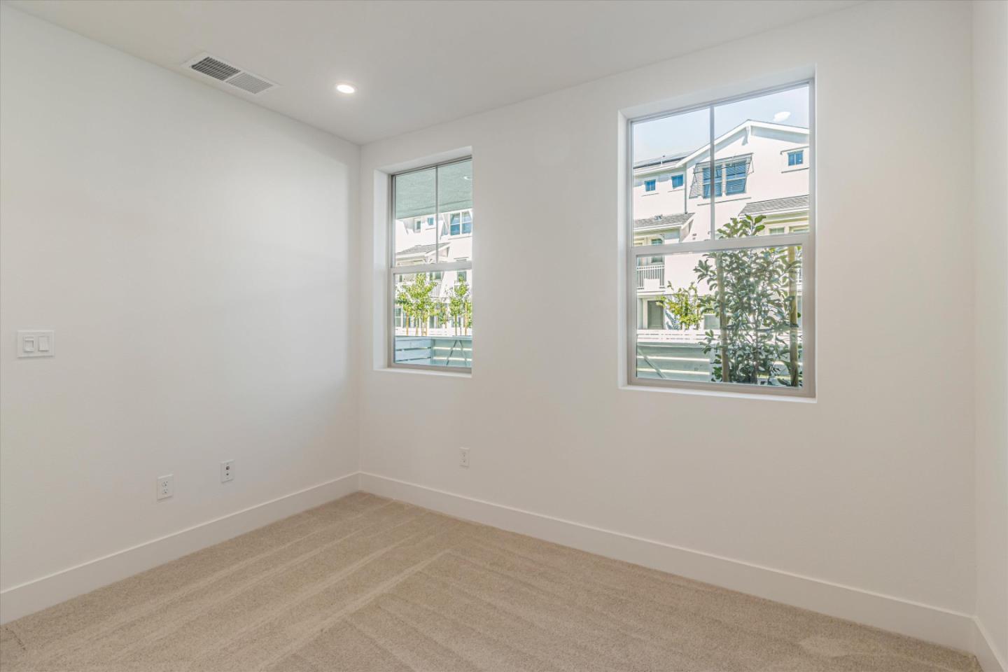 Detail Gallery Image 14 of 24 For 132 Oak Cir, Walnut Creek,  CA 94597 - 3 Beds | 3/1 Baths