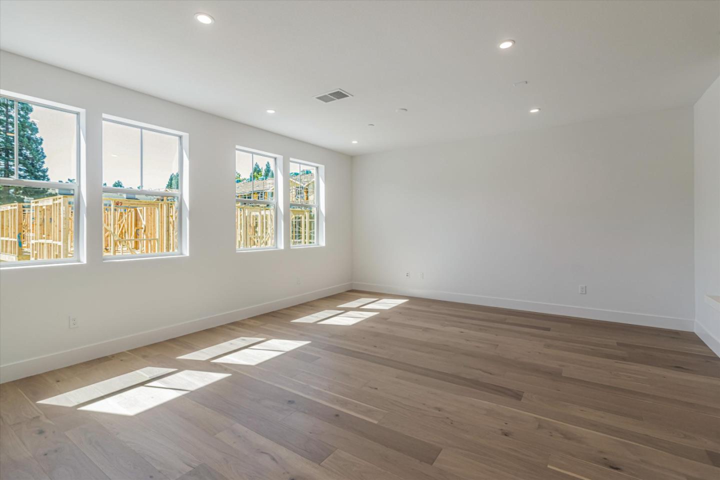 Detail Gallery Image 2 of 24 For 132 Oak Cir, Walnut Creek,  CA 94597 - 3 Beds | 3/1 Baths