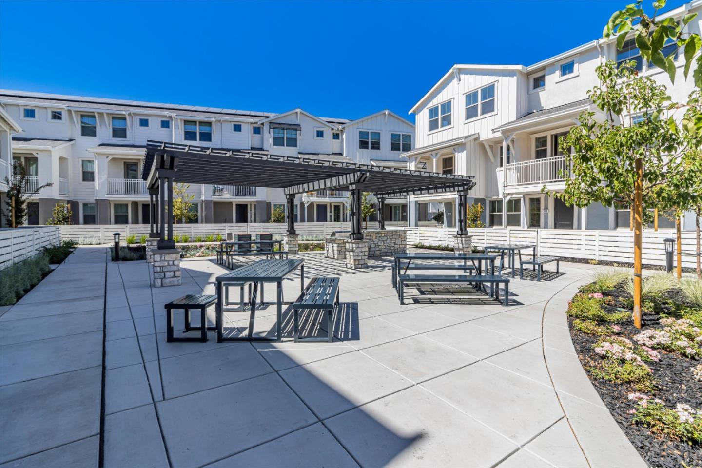 Detail Gallery Image 23 of 24 For 132 Oak Cir, Walnut Creek,  CA 94597 - 3 Beds | 3/1 Baths