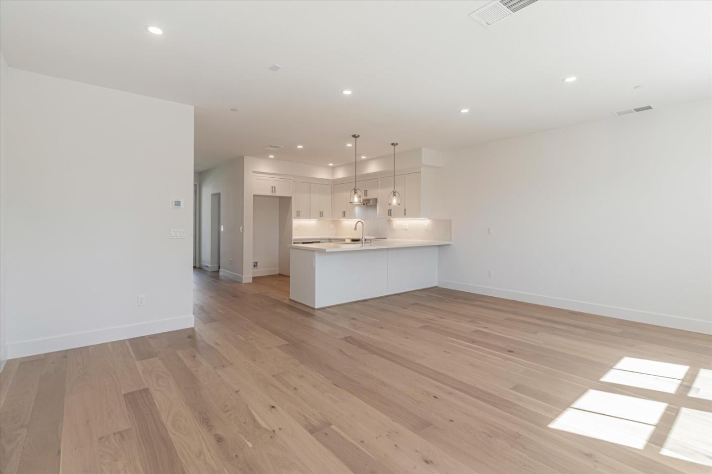 Detail Gallery Image 4 of 24 For 132 Oak Cir, Walnut Creek,  CA 94597 - 3 Beds | 3/1 Baths