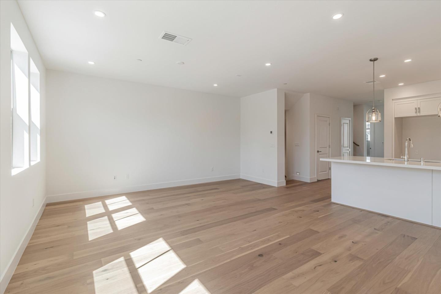 Detail Gallery Image 5 of 24 For 132 Oak Cir, Walnut Creek,  CA 94597 - 3 Beds | 3/1 Baths