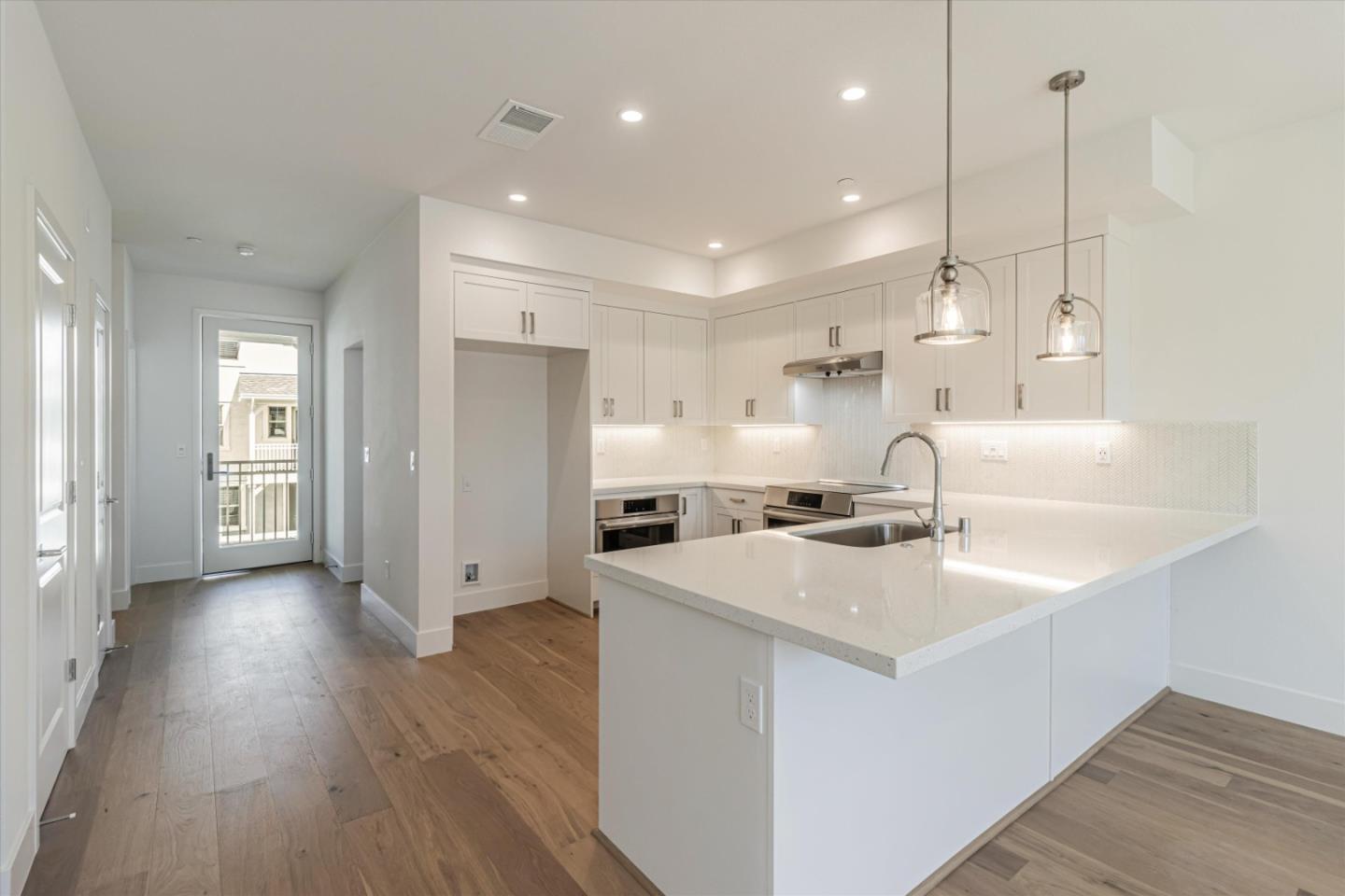 Detail Gallery Image 6 of 24 For 132 Oak Cir, Walnut Creek,  CA 94597 - 3 Beds | 3/1 Baths