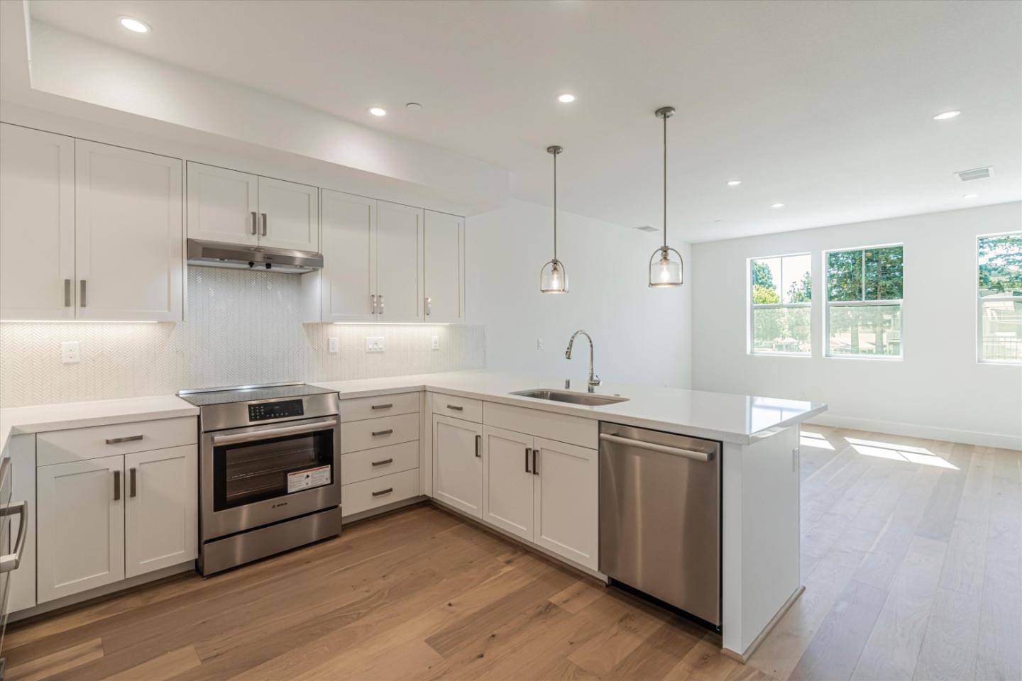 Detail Gallery Image 7 of 24 For 132 Oak Cir, Walnut Creek,  CA 94597 - 3 Beds | 3/1 Baths