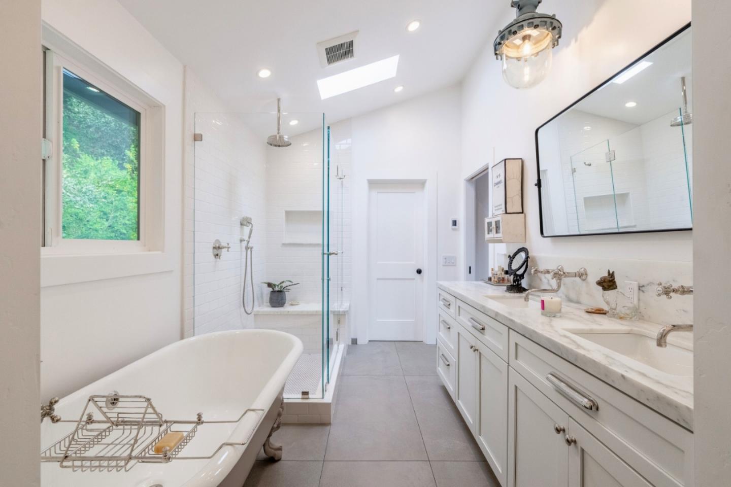 Detail Gallery Image 12 of 22 For 11 Scarlett Rd, Carmel Valley,  CA 93924 - 4 Beds | 3 Baths