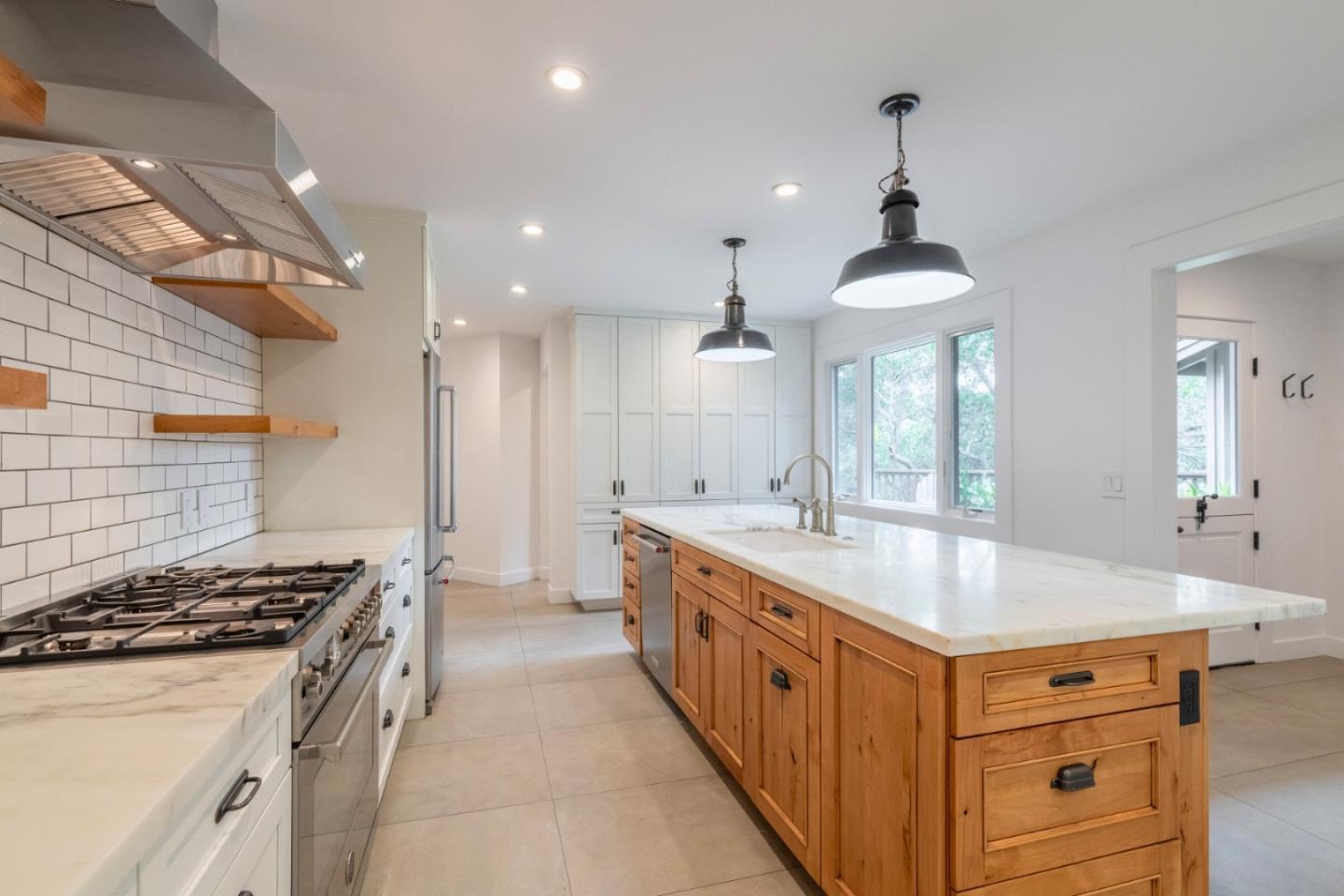 Detail Gallery Image 7 of 22 For 11 Scarlett Rd, Carmel Valley,  CA 93924 - 4 Beds | 3 Baths