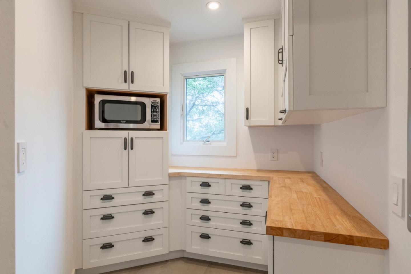 Detail Gallery Image 8 of 22 For 11 Scarlett Rd, Carmel Valley,  CA 93924 - 4 Beds | 3 Baths