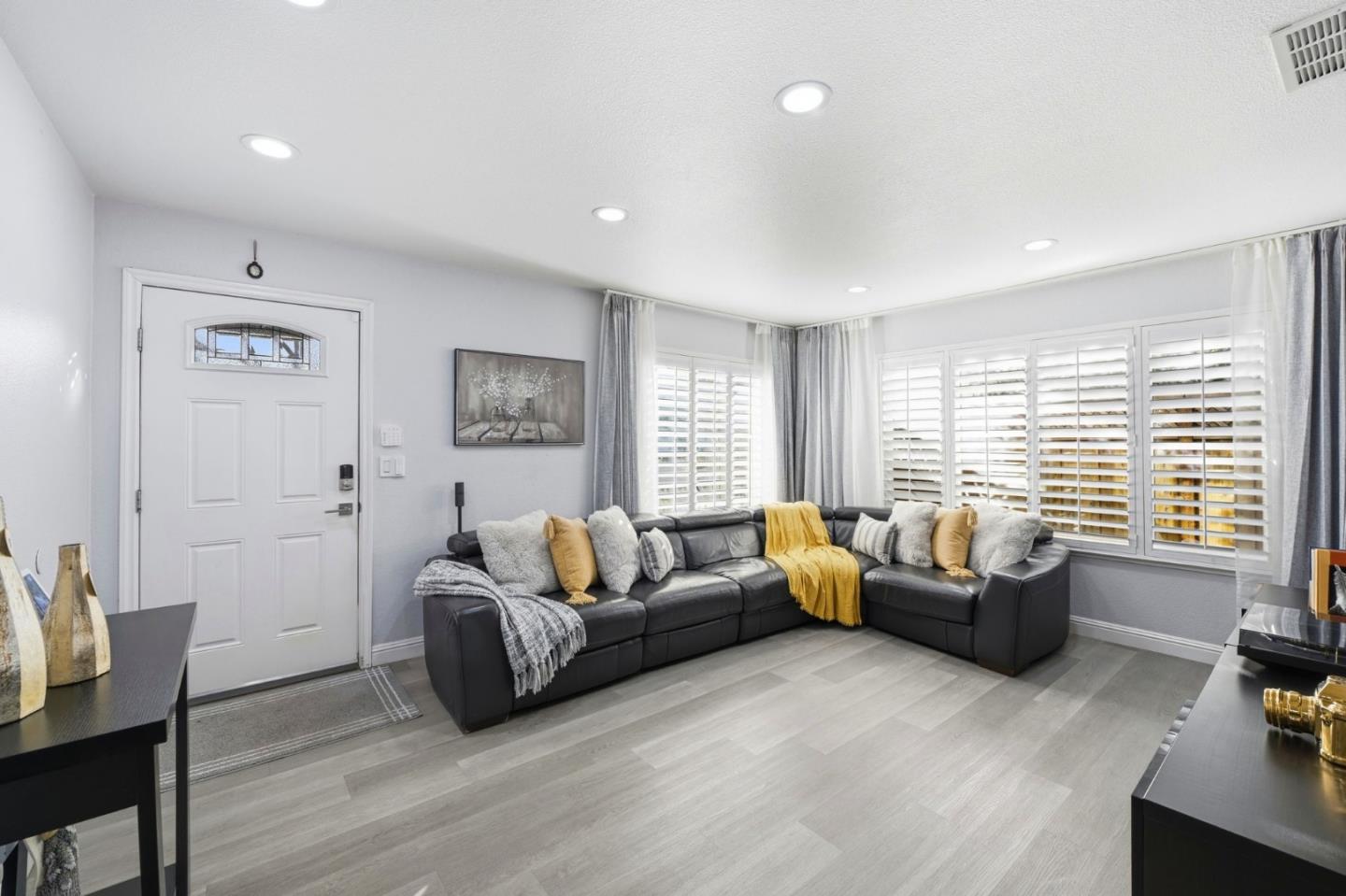 Detail Gallery Image 5 of 29 For 261 Arbor Valley Dr, San Jose,  CA 95119 - 3 Beds | 1 Baths