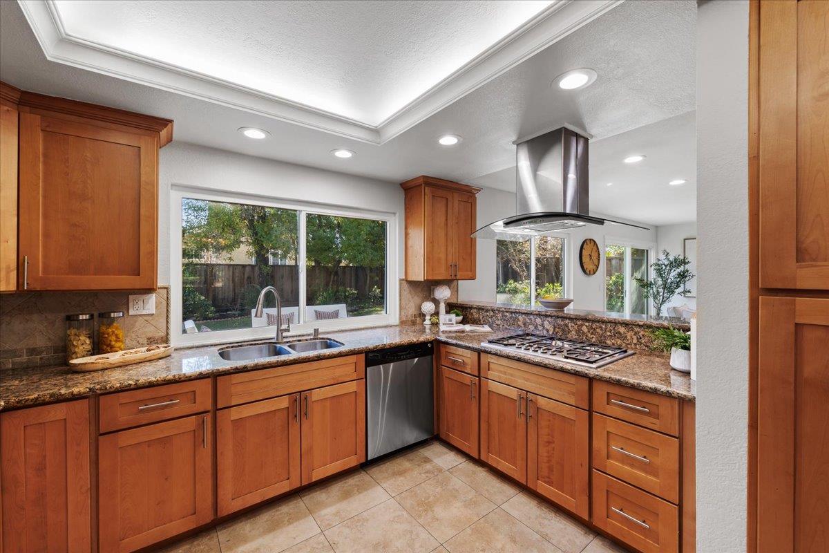 Detail Gallery Image 16 of 49 For 7760 Orogrande Pl, Cupertino,  CA 95014 - 5 Beds | 3 Baths