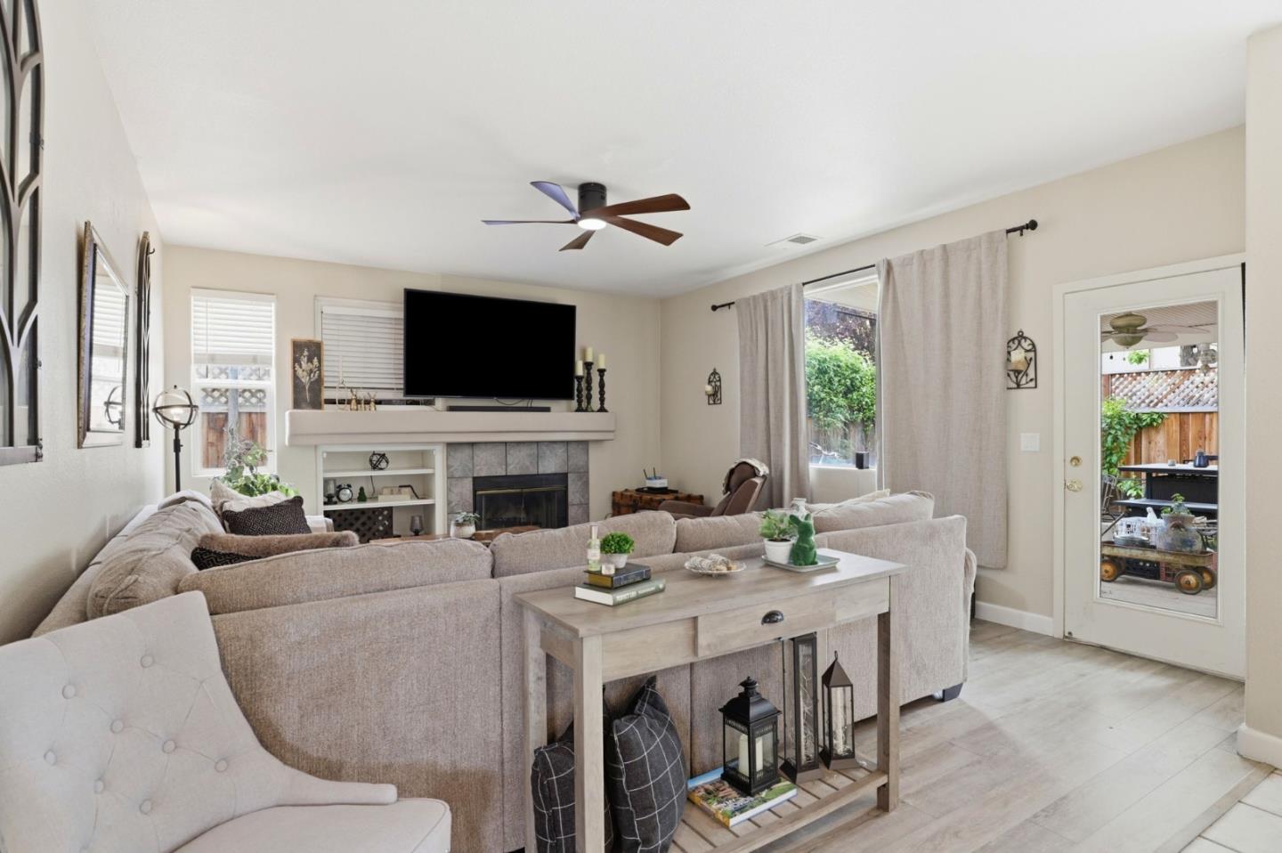 Detail Gallery Image 10 of 40 For 1510 Dovetail Way, Gilroy,  CA 95020 - 5 Beds | 3 Baths