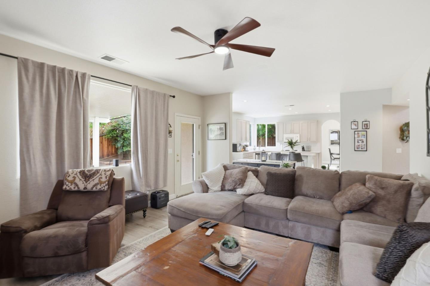 Detail Gallery Image 12 of 40 For 1510 Dovetail Way, Gilroy,  CA 95020 - 5 Beds | 3 Baths