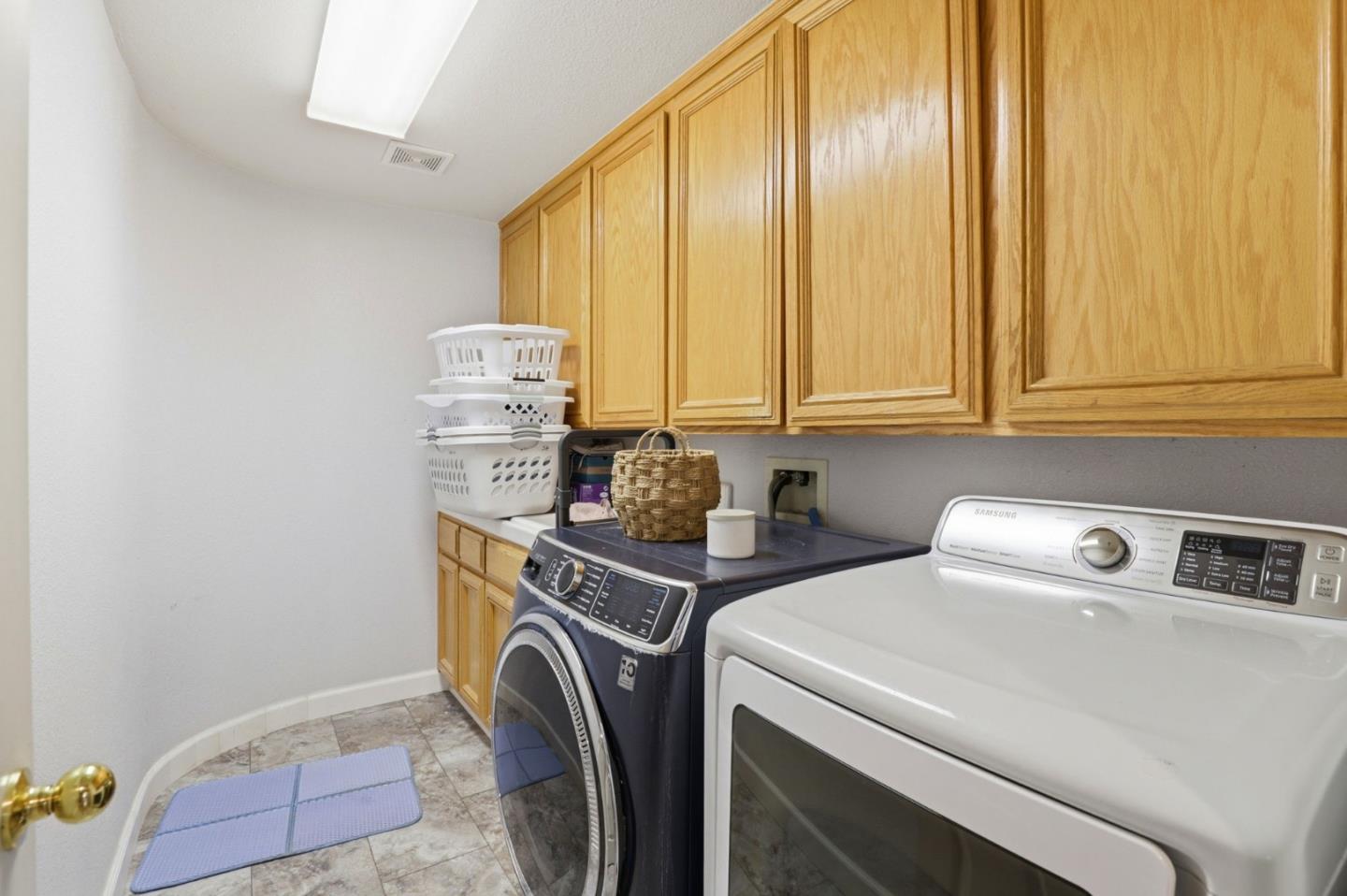 Detail Gallery Image 30 of 40 For 1510 Dovetail Way, Gilroy,  CA 95020 - 5 Beds | 3 Baths