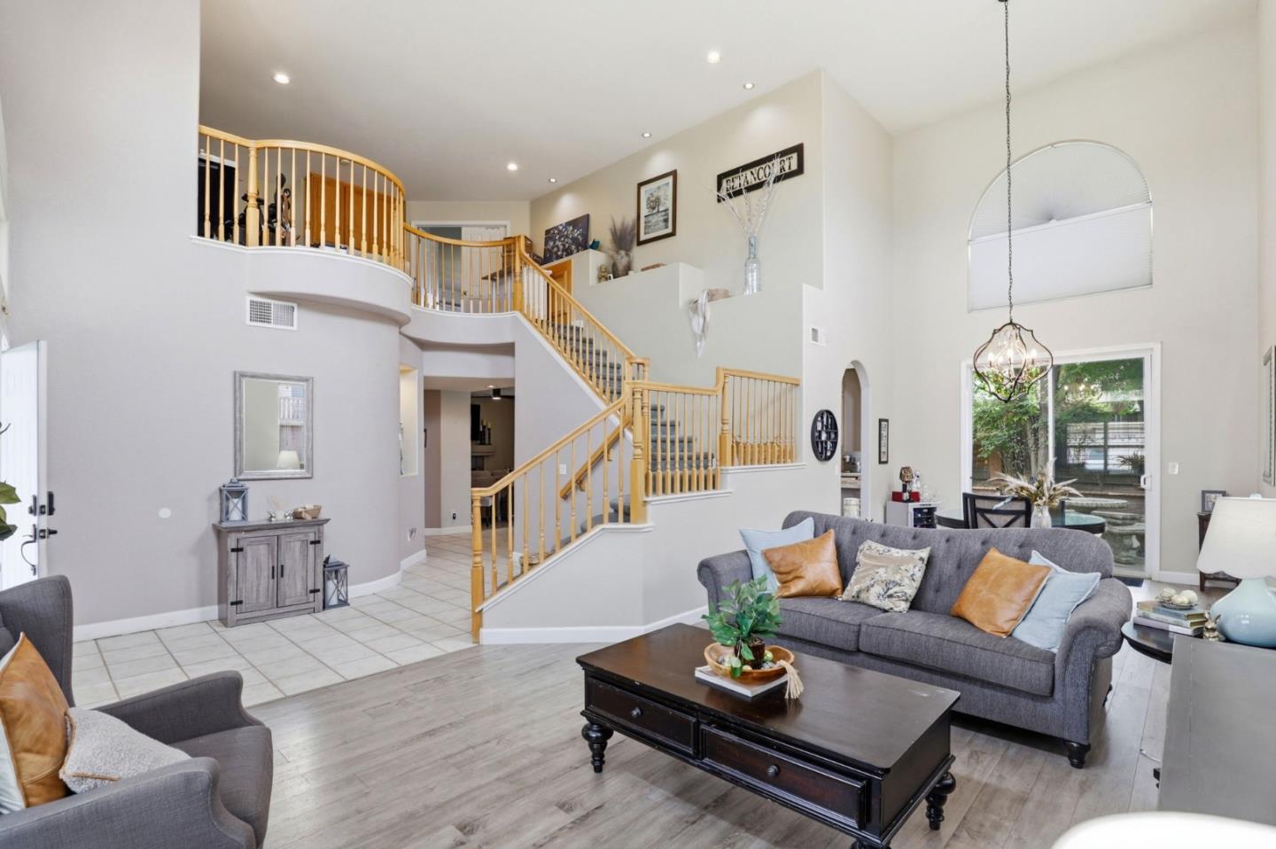 Detail Gallery Image 8 of 40 For 1510 Dovetail Way, Gilroy,  CA 95020 - 5 Beds | 3 Baths