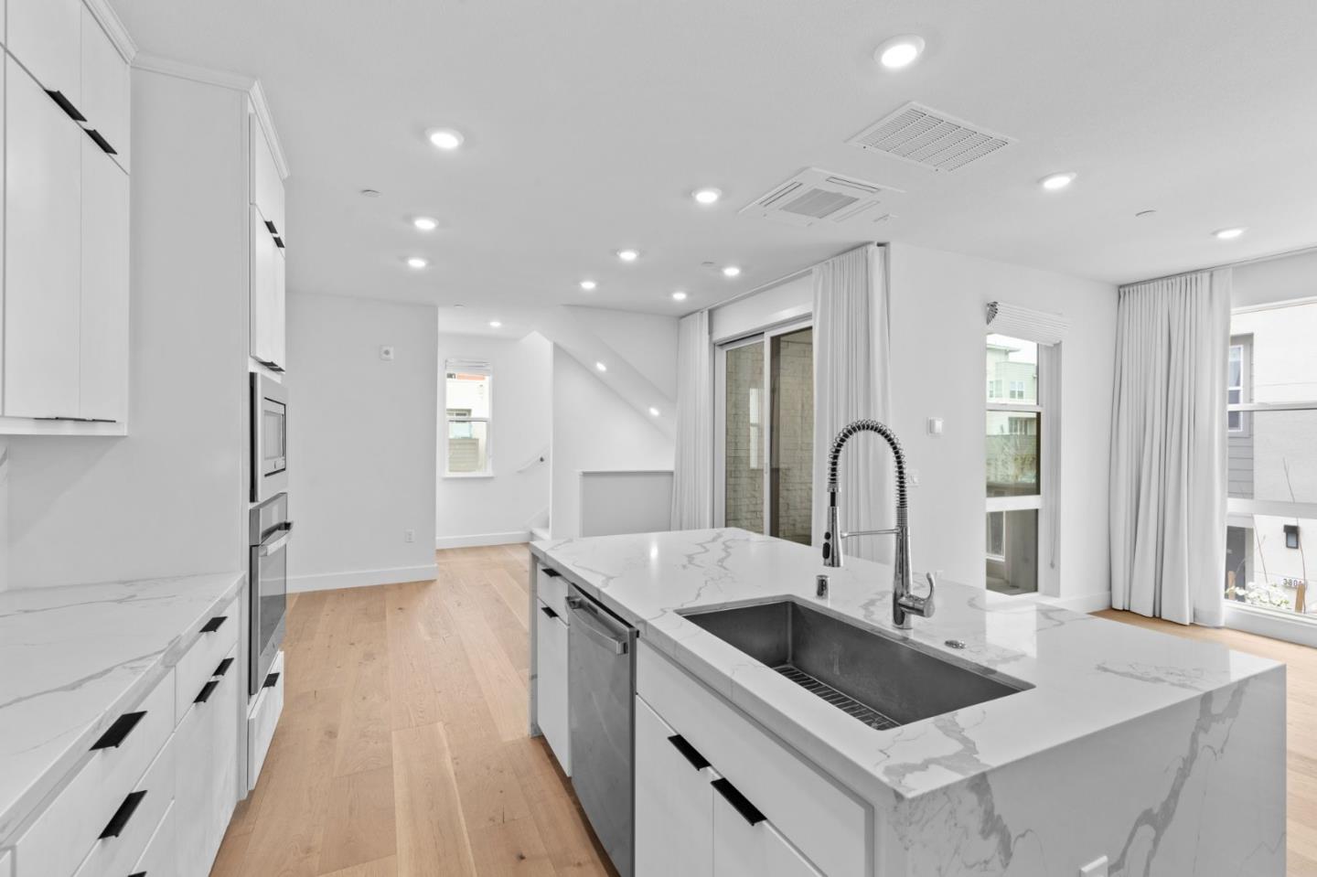 Detail Gallery Image 10 of 30 For 3020 Boyter Pl #105,  Santa Clara,  CA 95051 - 4 Beds | 3/2 Baths