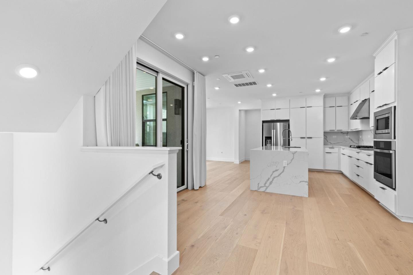 Detail Gallery Image 5 of 30 For 3020 Boyter Pl #105,  Santa Clara,  CA 95051 - 4 Beds | 3/2 Baths