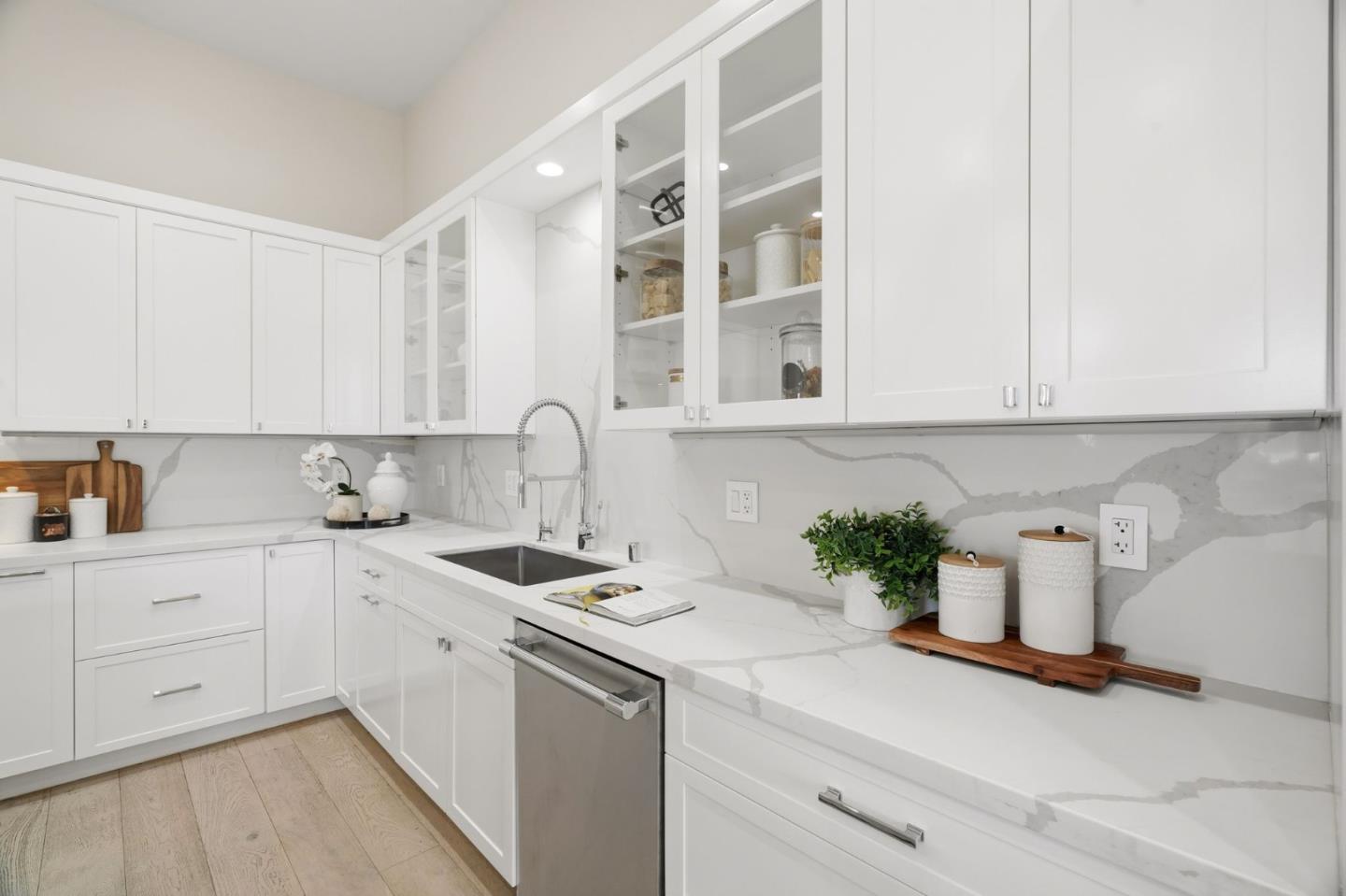 Detail Gallery Image 14 of 50 For 19110 Dagmar Dr, Saratoga,  CA 95070 - 5 Beds | 4/1 Baths