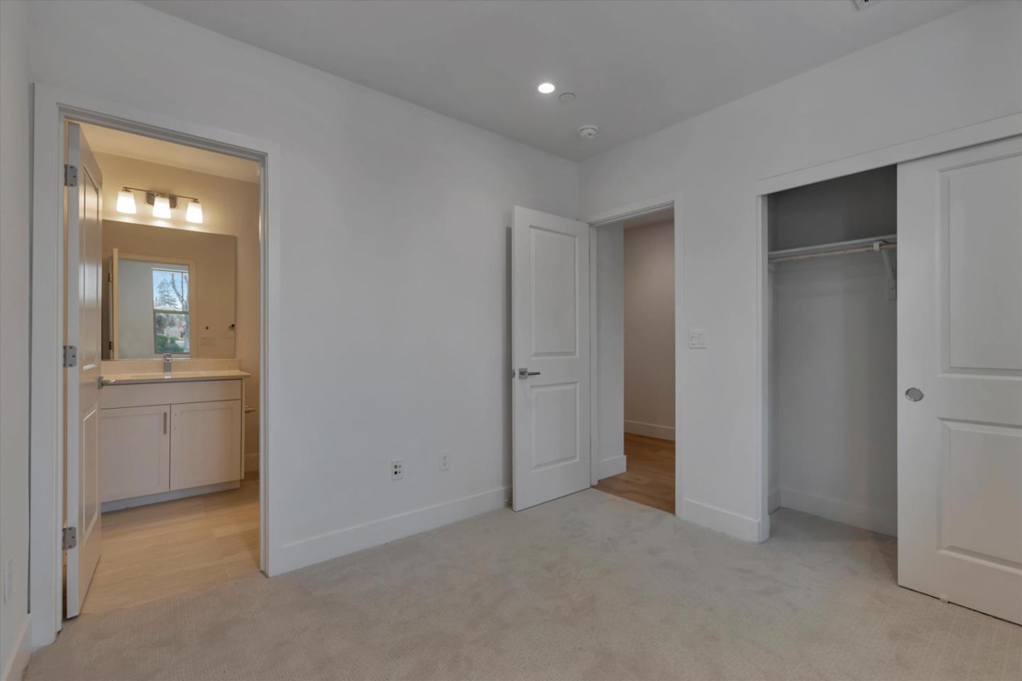 Detail Gallery Image 4 of 19 For 2741 Oak Rd, Walnut Creek,  CA 94597 - 4 Beds | 3/1 Baths